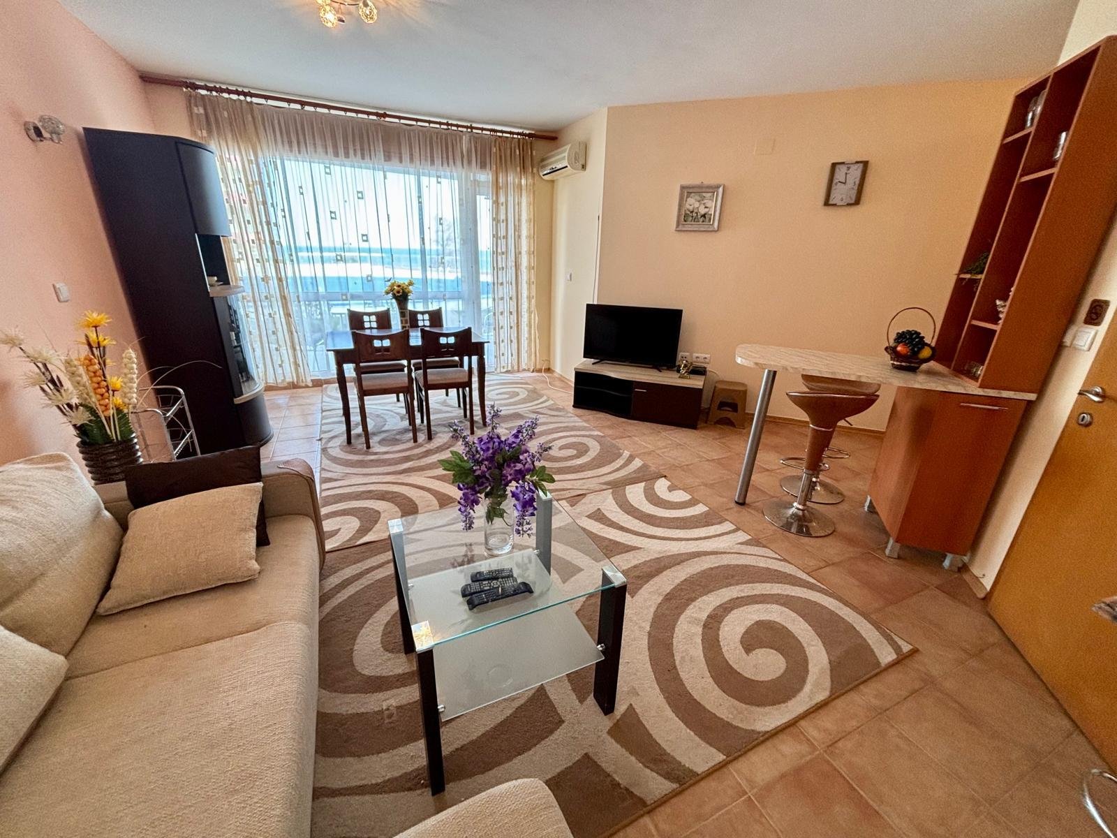 Красив двустаен апартамент на първи етаж с гледка към морето, Свети Влас. България