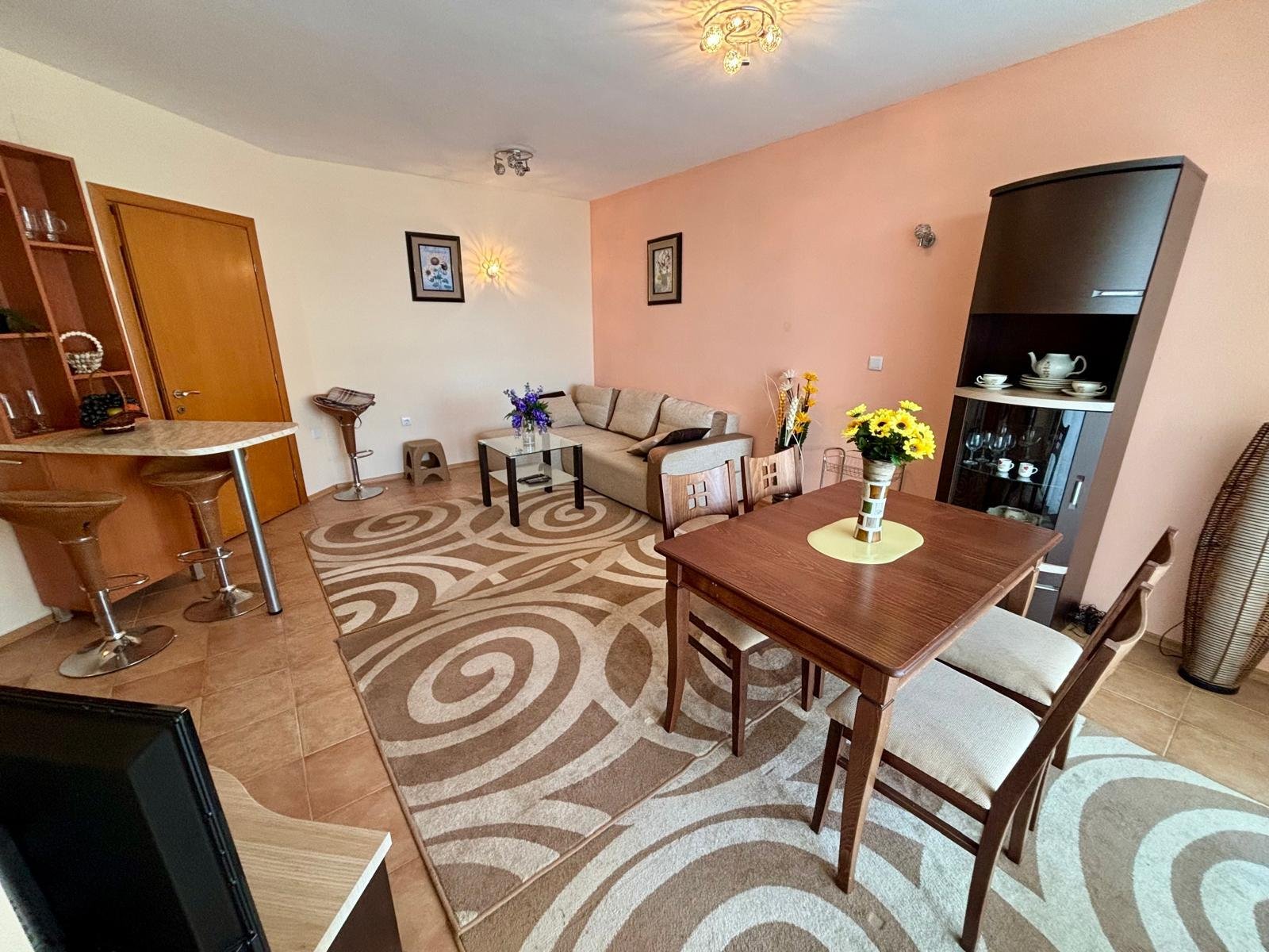 Красив двустаен апартамент на първи етаж с гледка към морето, Свети Влас. България