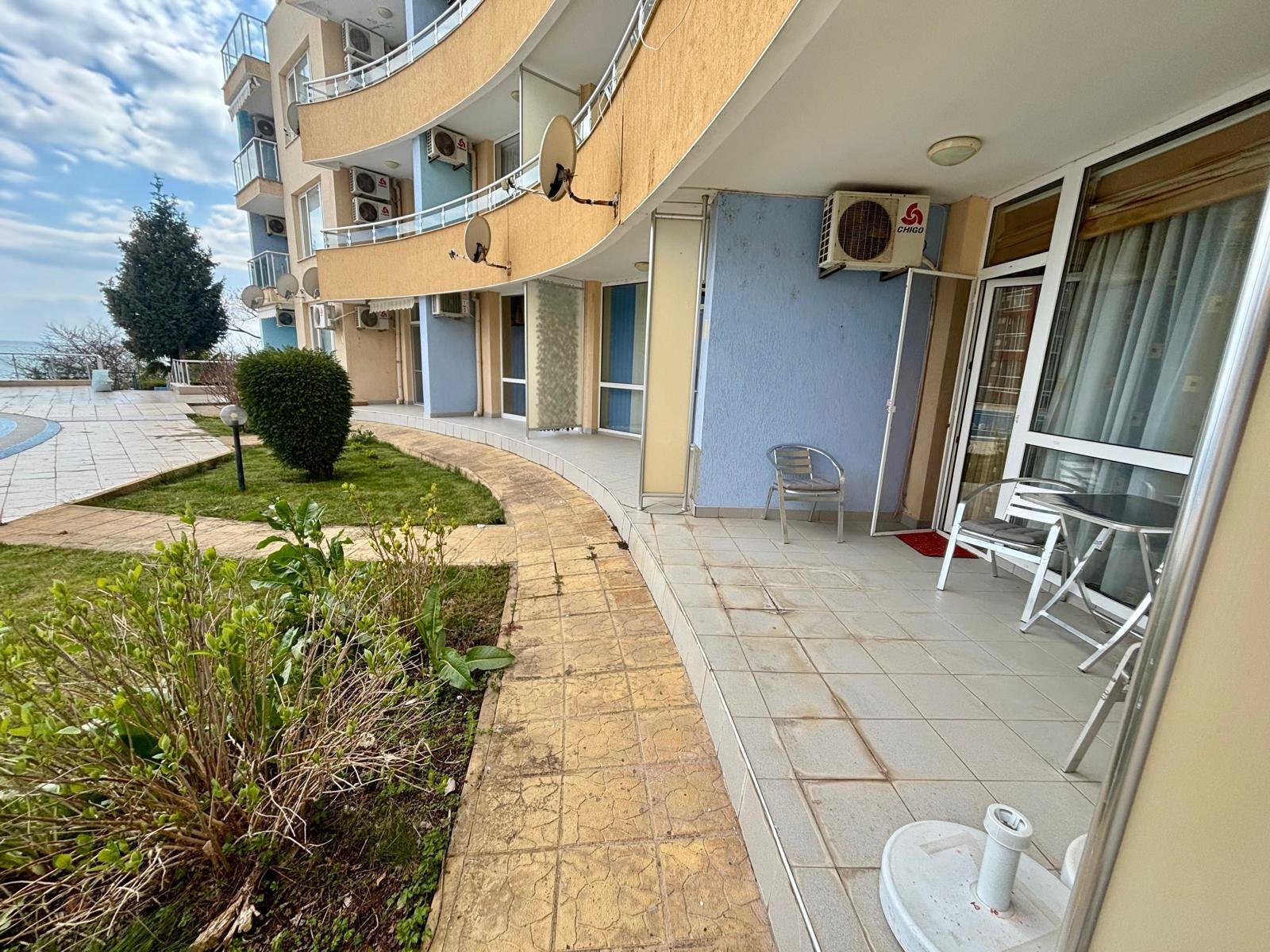 Красив двустаен апартамент на първи етаж с гледка към морето, Свети Влас. България