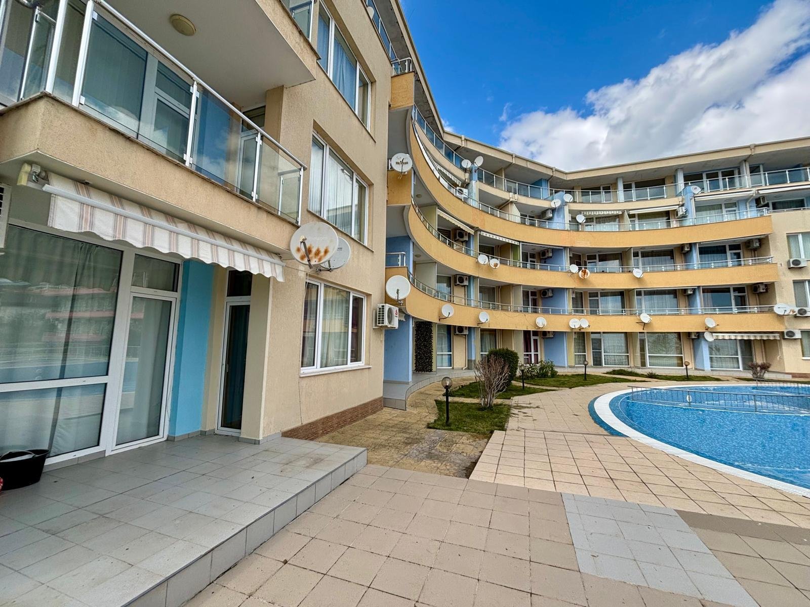 Красив двустаен апартамент на първи етаж с гледка към морето, Свети Влас. България