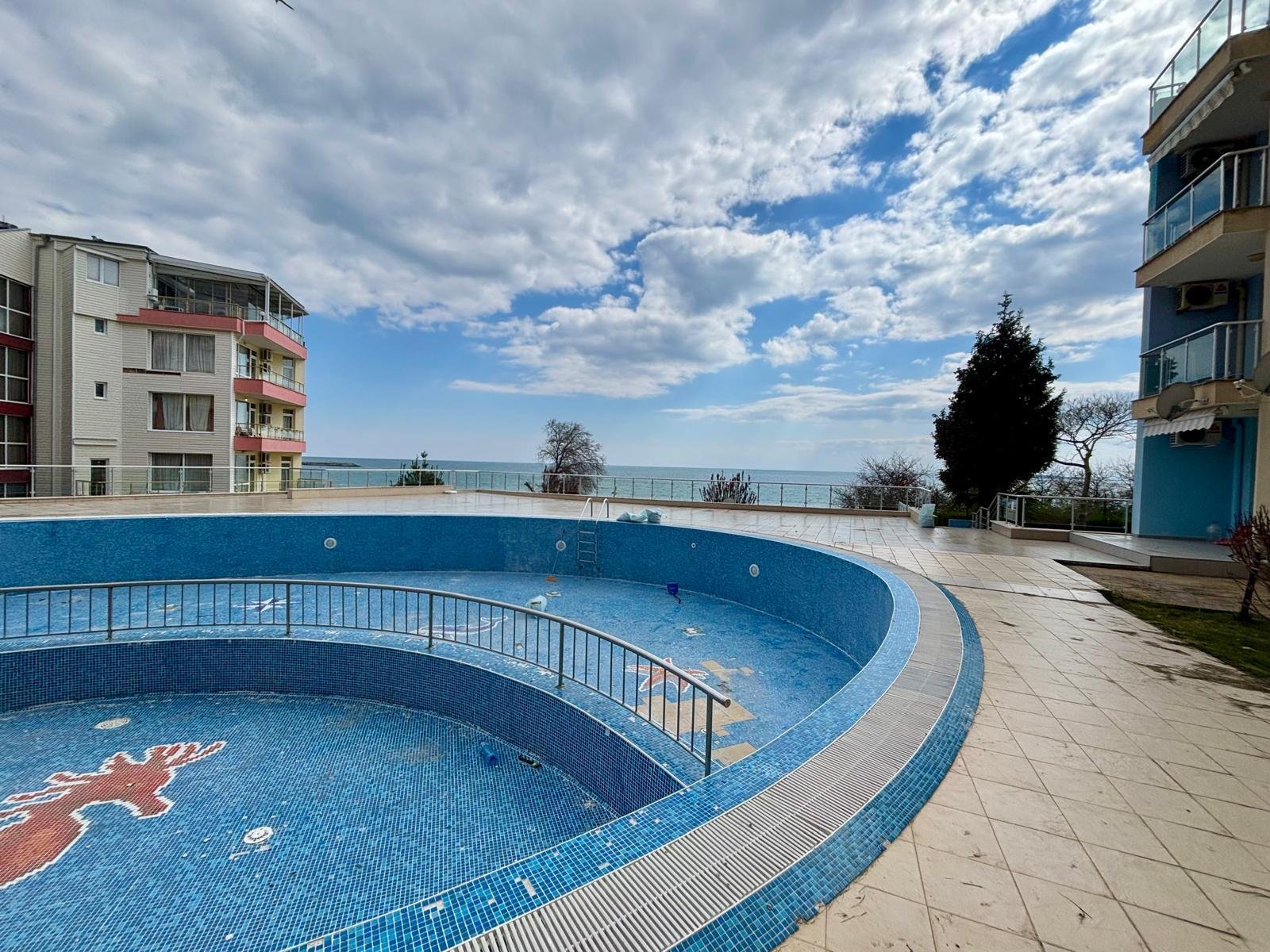 Красив двустаен апартамент на първи етаж с гледка към морето, Свети Влас. България