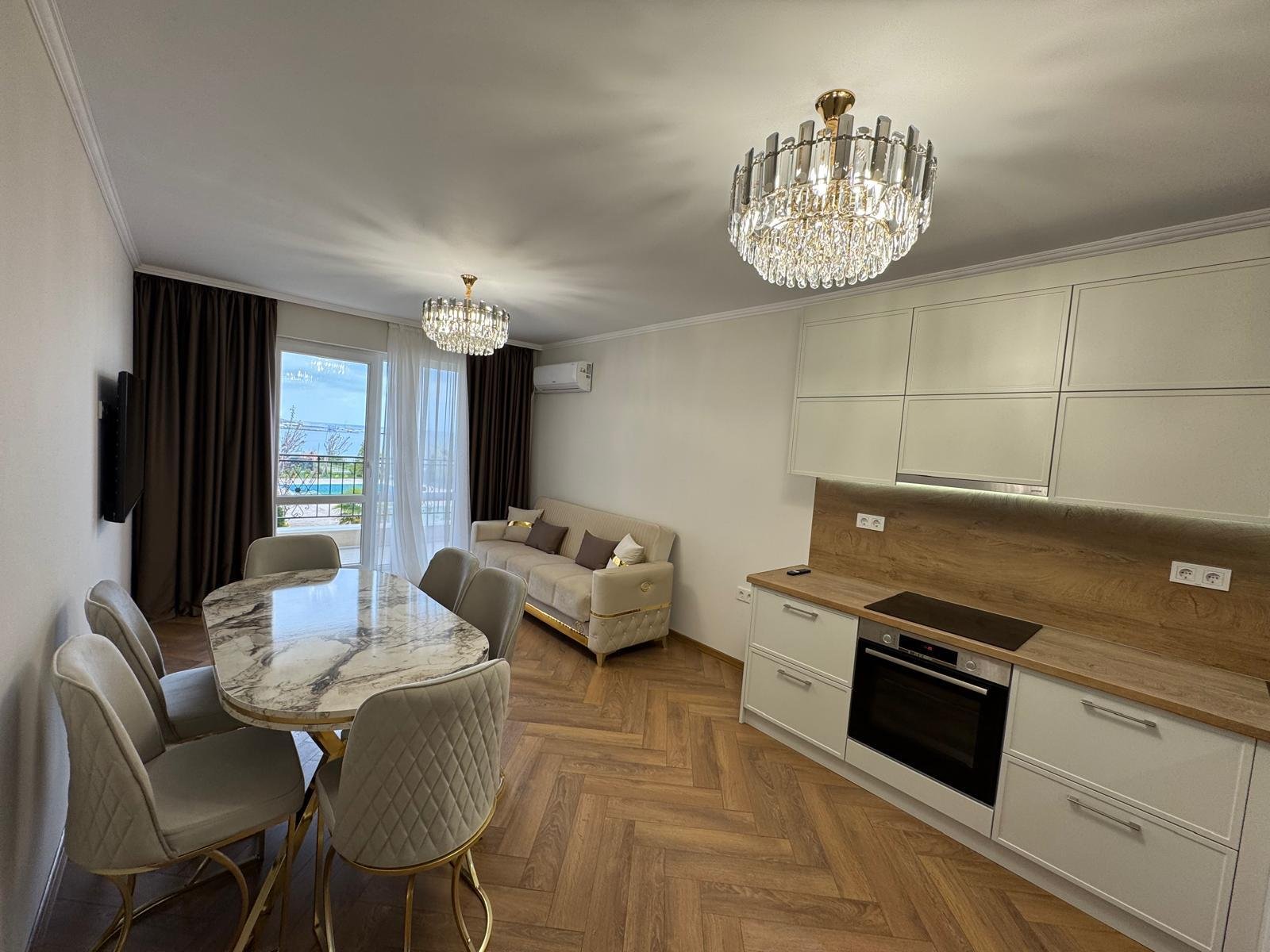 Красив апартамент с три стаи и гледка към морето, Свети Влас, България