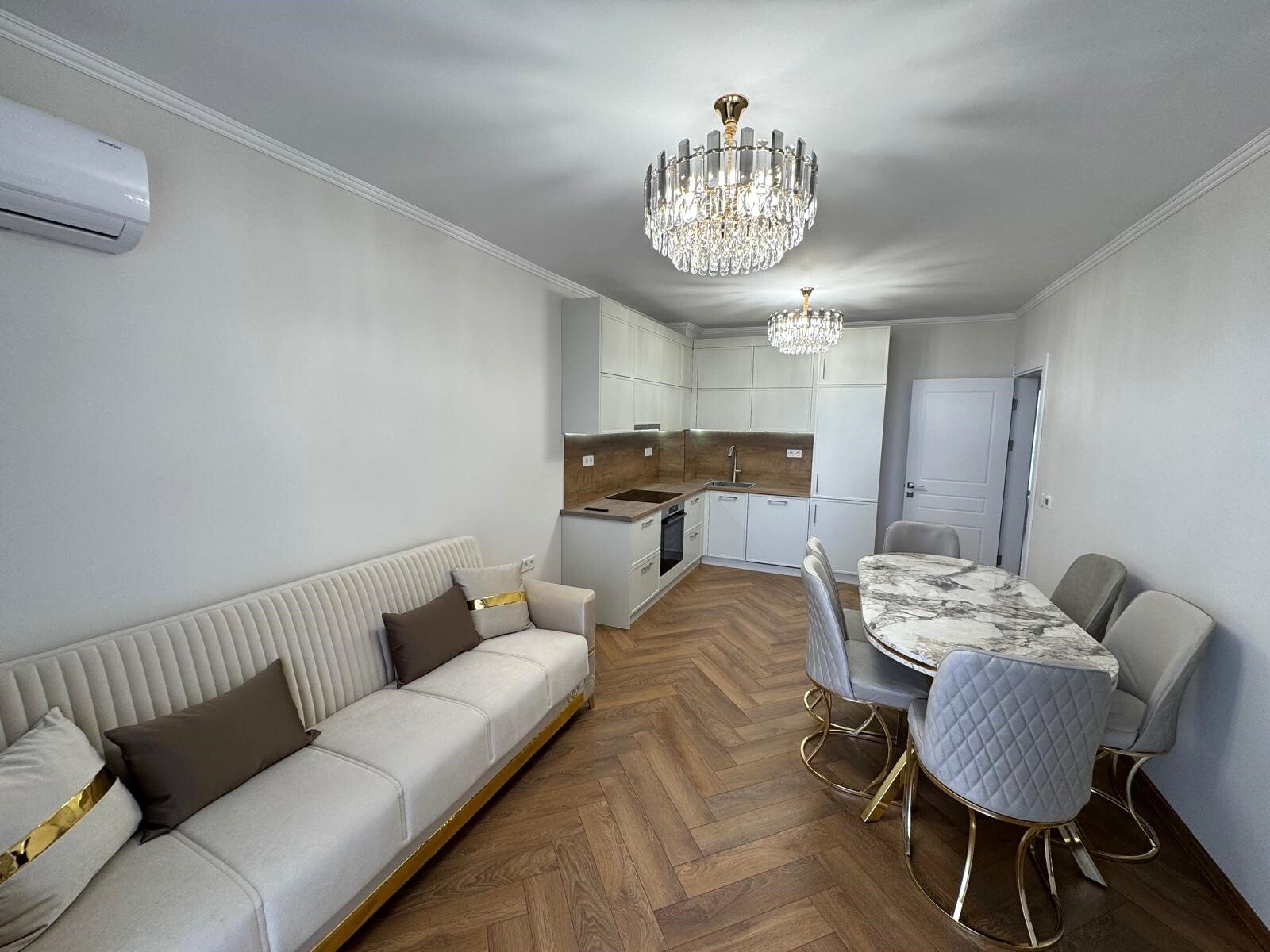 Красив апартамент с три стаи и гледка към морето, Свети Влас, България