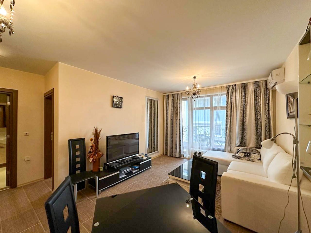 Двустаен апартамент в комплекс Рич 3, Равда, България