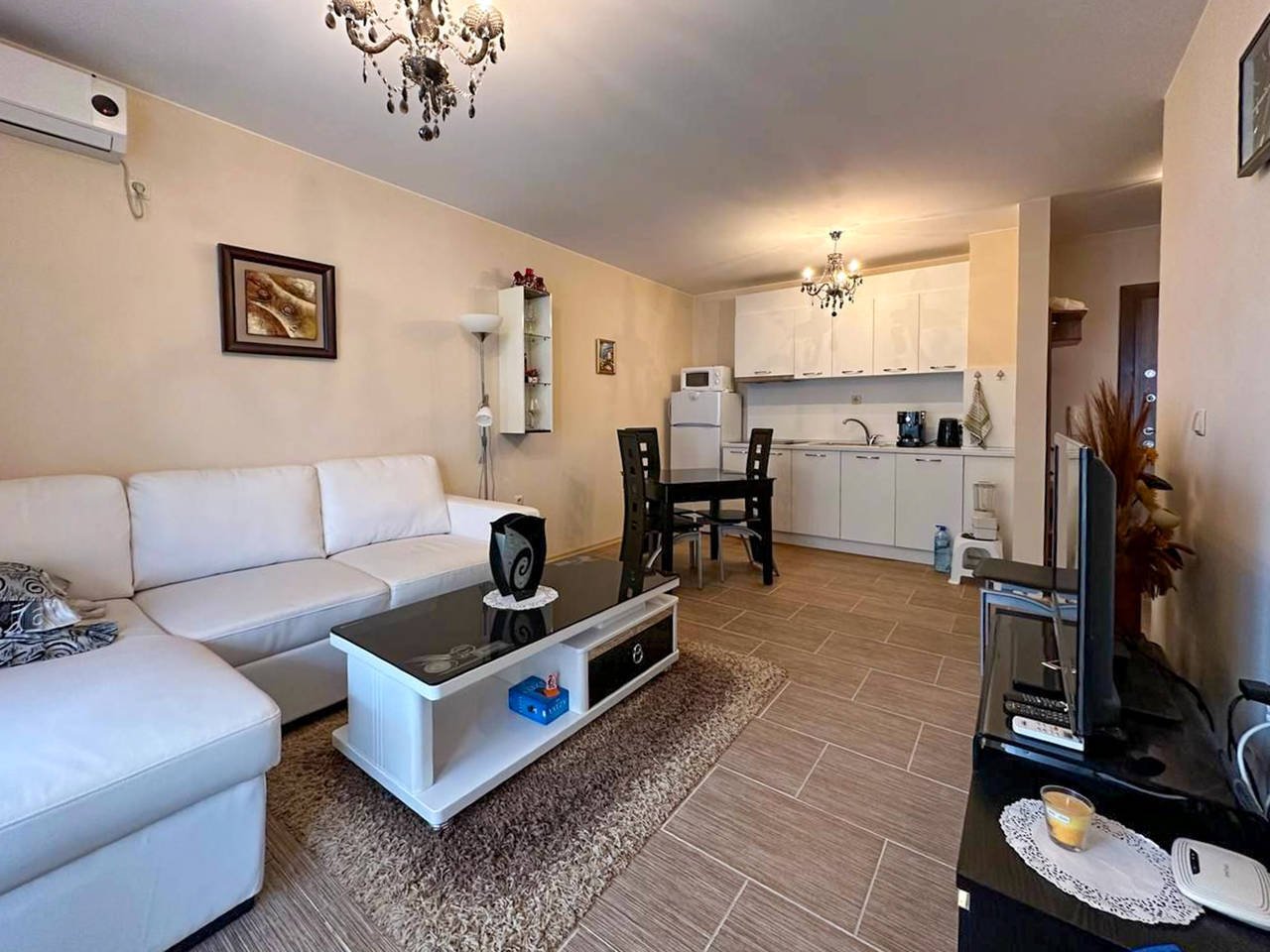 Двустаен апартамент в комплекс Рич 3, Равда, България