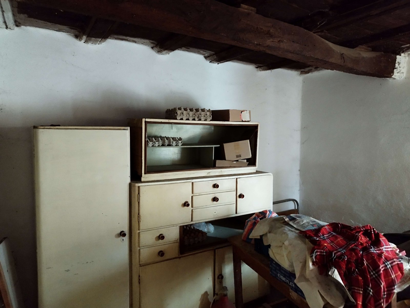 Масивна двуетажна къща с 6 стаи в близост до Болярово.