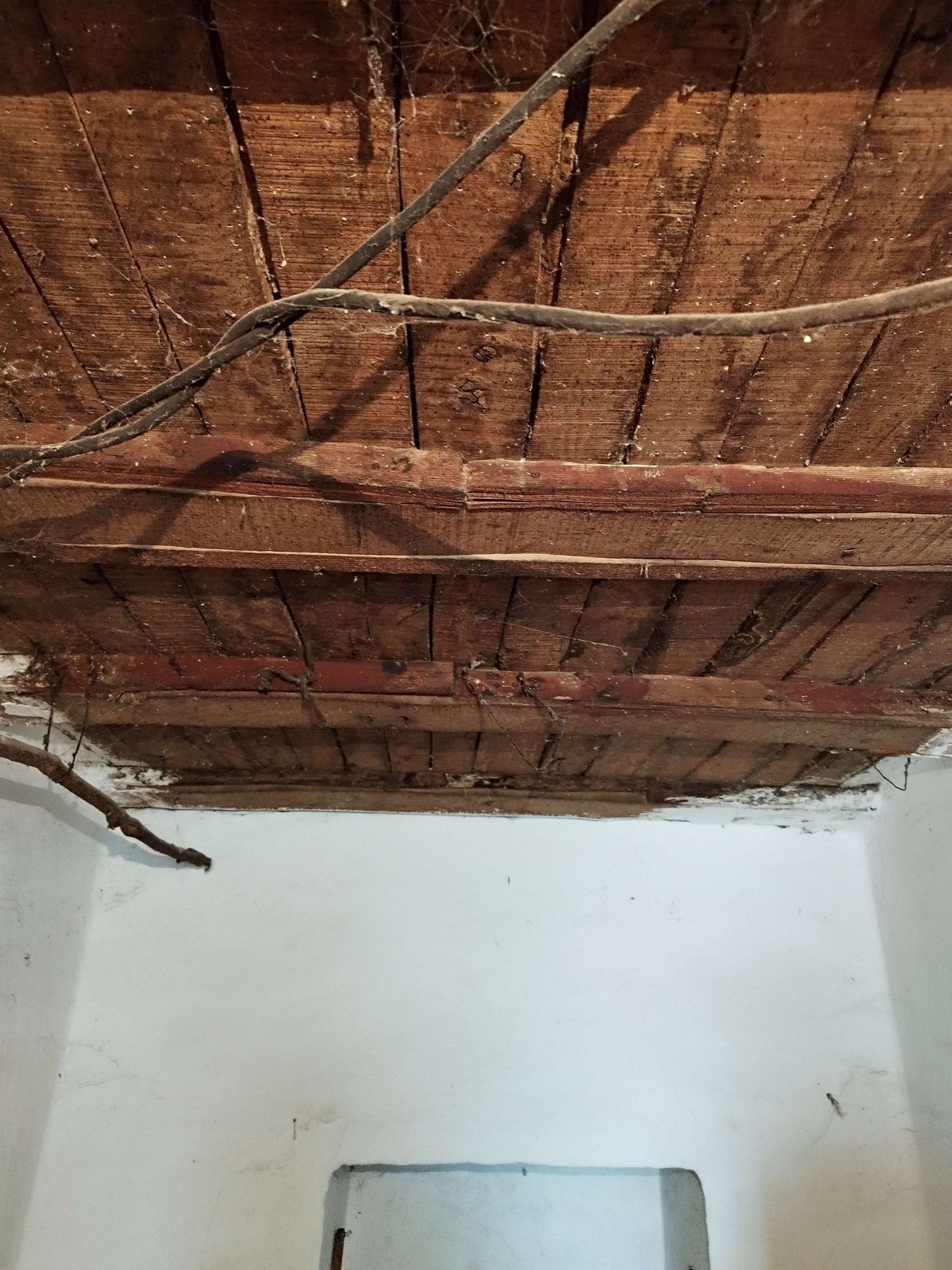 Масивна двуетажна къща с 6 стаи в близост до Болярово.