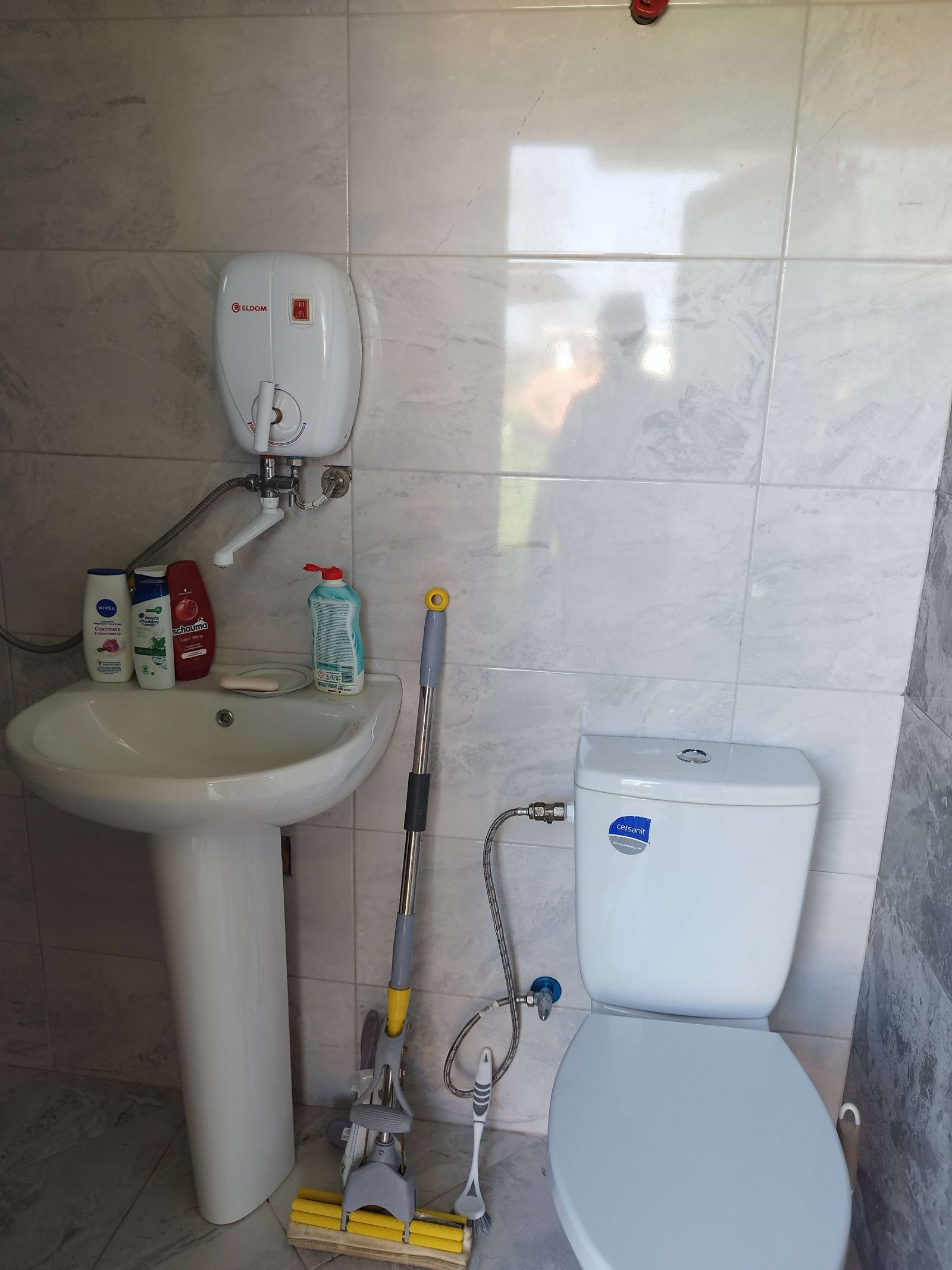 Новопостроена едноетажна къща за продажба в село Малко Шарково.