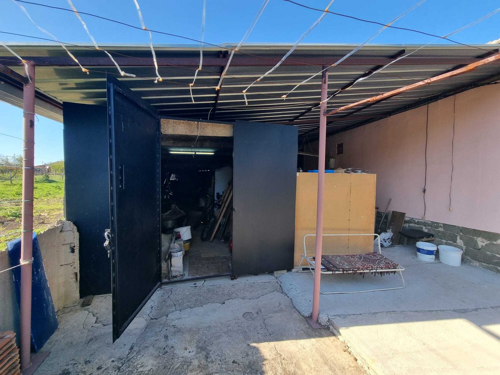 Къща с подземен етаж в Винарско, област Бургас, България.