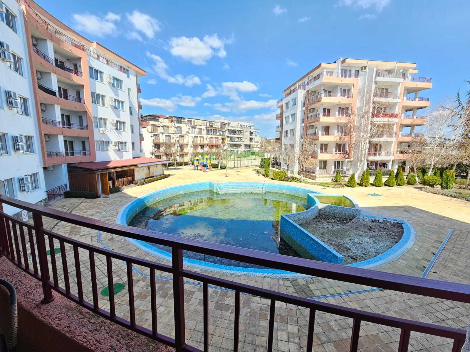 Първа морска линия! Апартамент в голям комплекс за целогодишно живеене Ривиера Форт, България