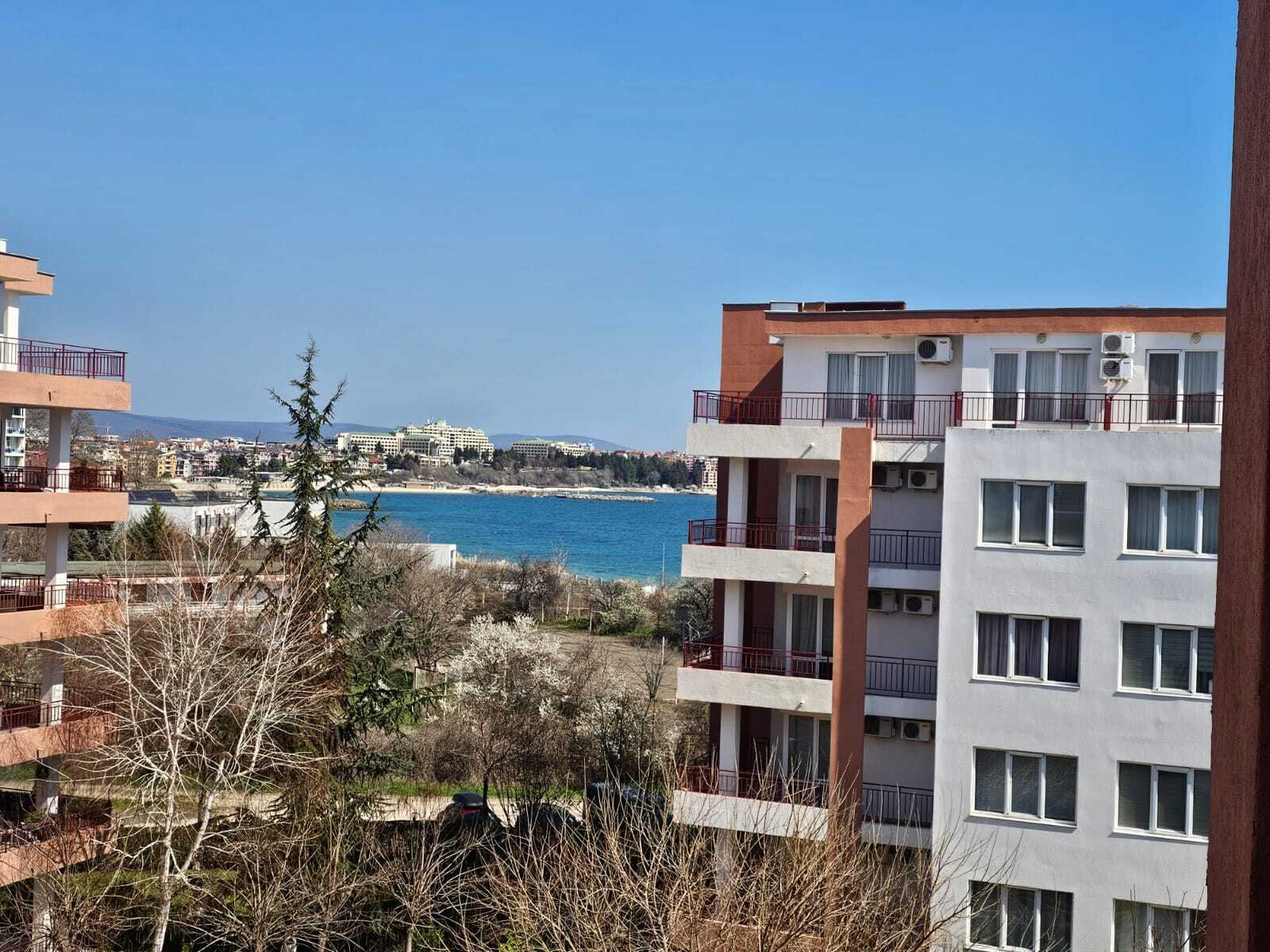 Апартамент с изглед в добре поддържана жилищна сграда в Равда, комплекс Riviera Fort 