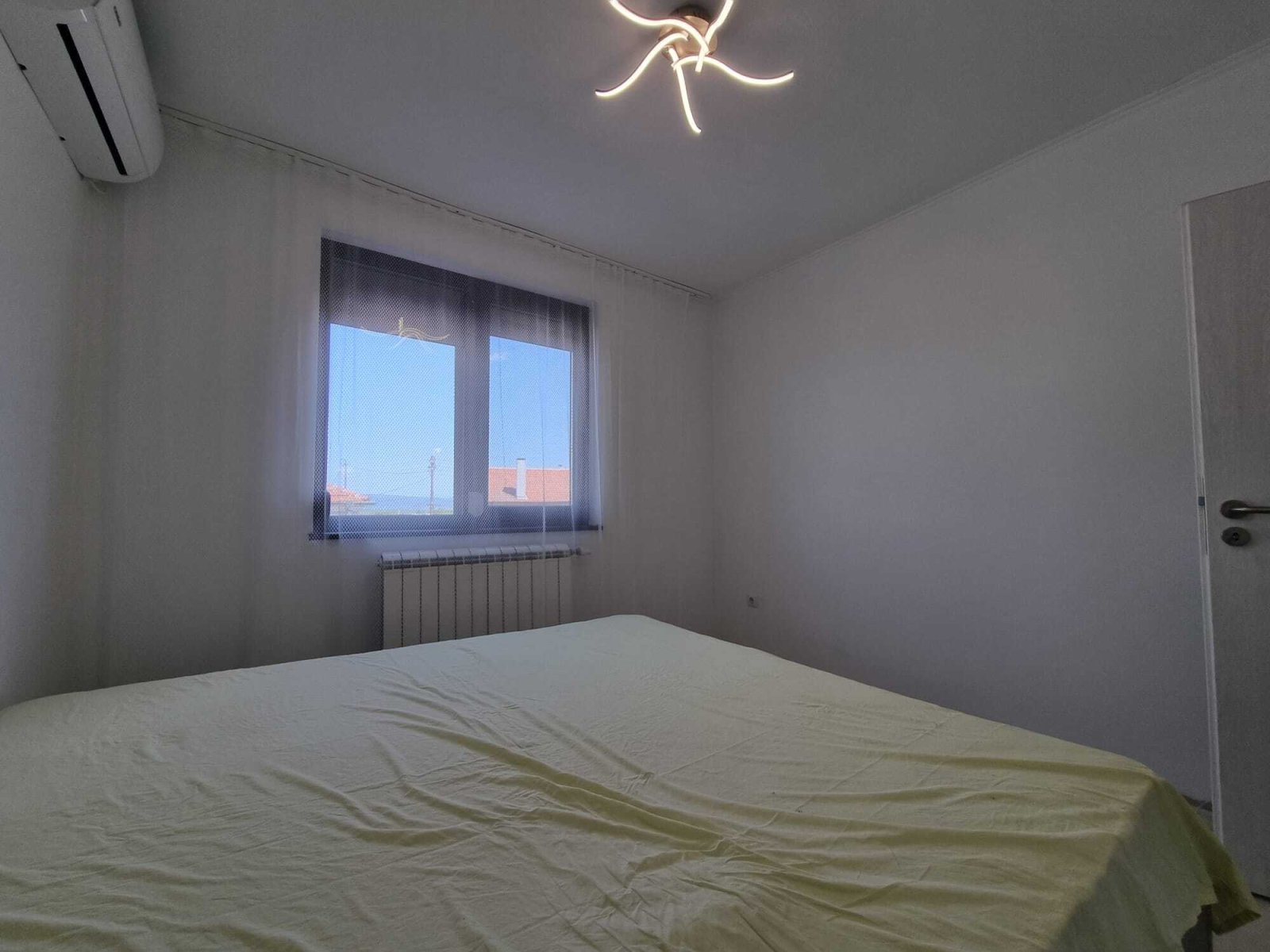 Еднофамилна къща с подземен етаж в Медово, област Бургас, България