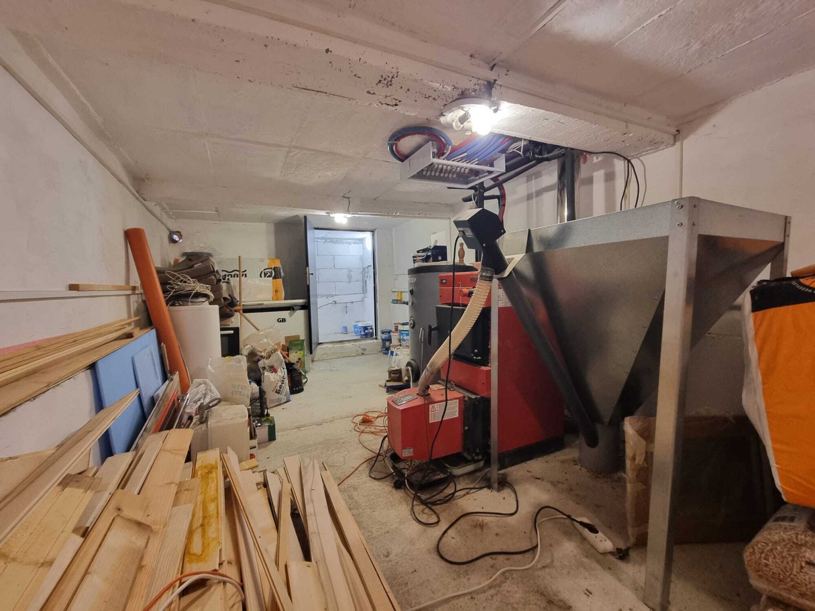 Еднофамилна къща с подземен етаж в Медово, област Бургас, България