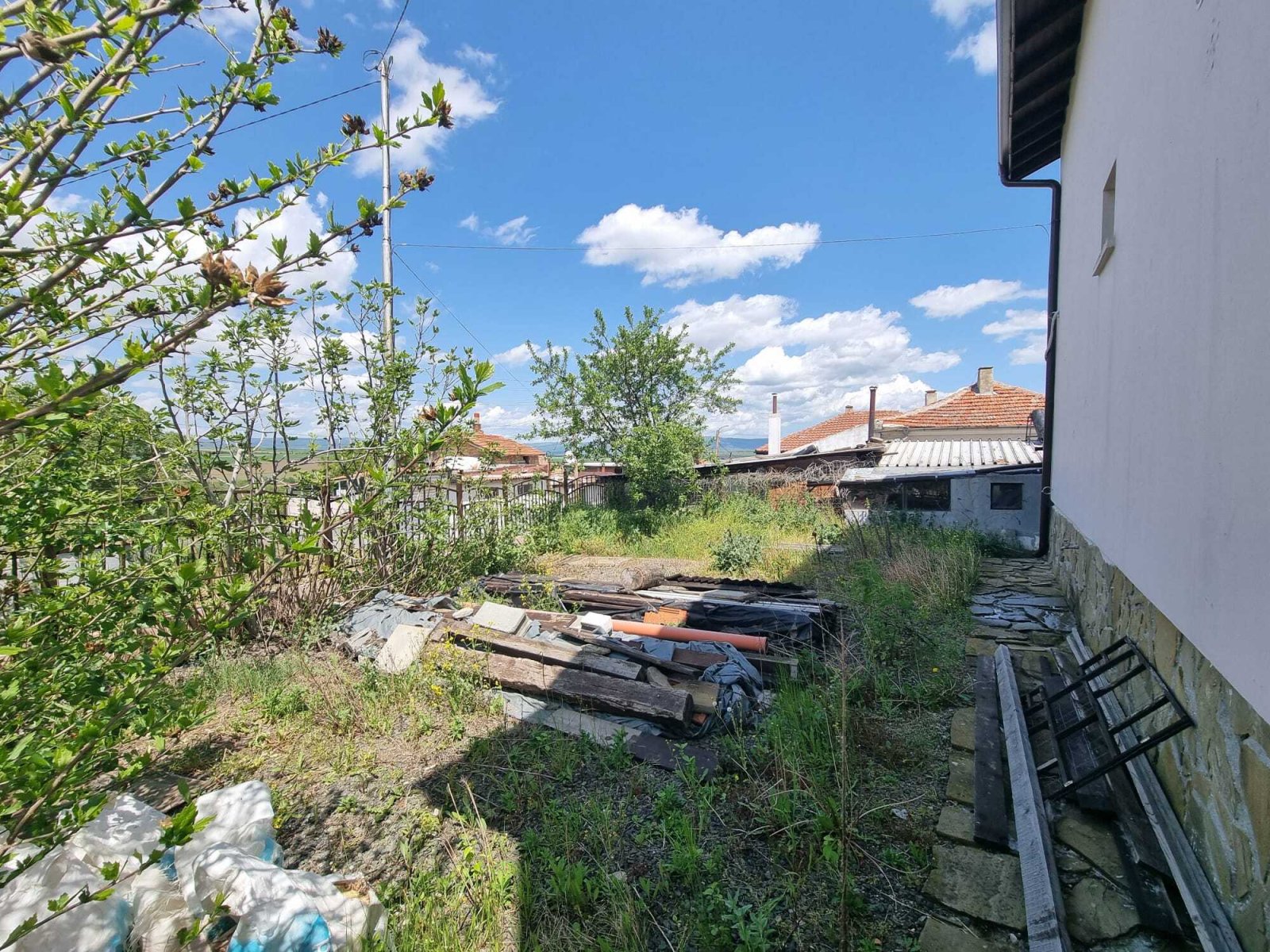 Еднофамилна къща с подземен етаж в Медово, област Бургас, България