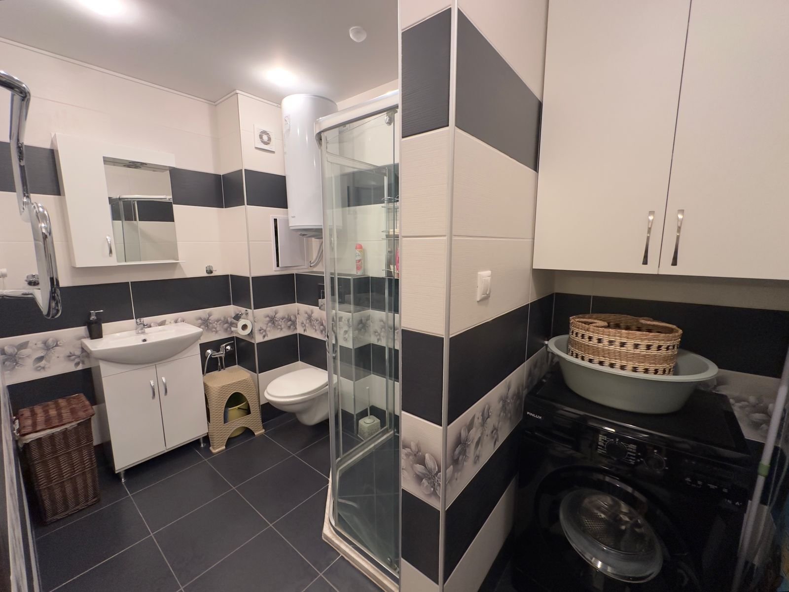 Двустаен апартамент с отделна кухня, само на 100 метра от морето!