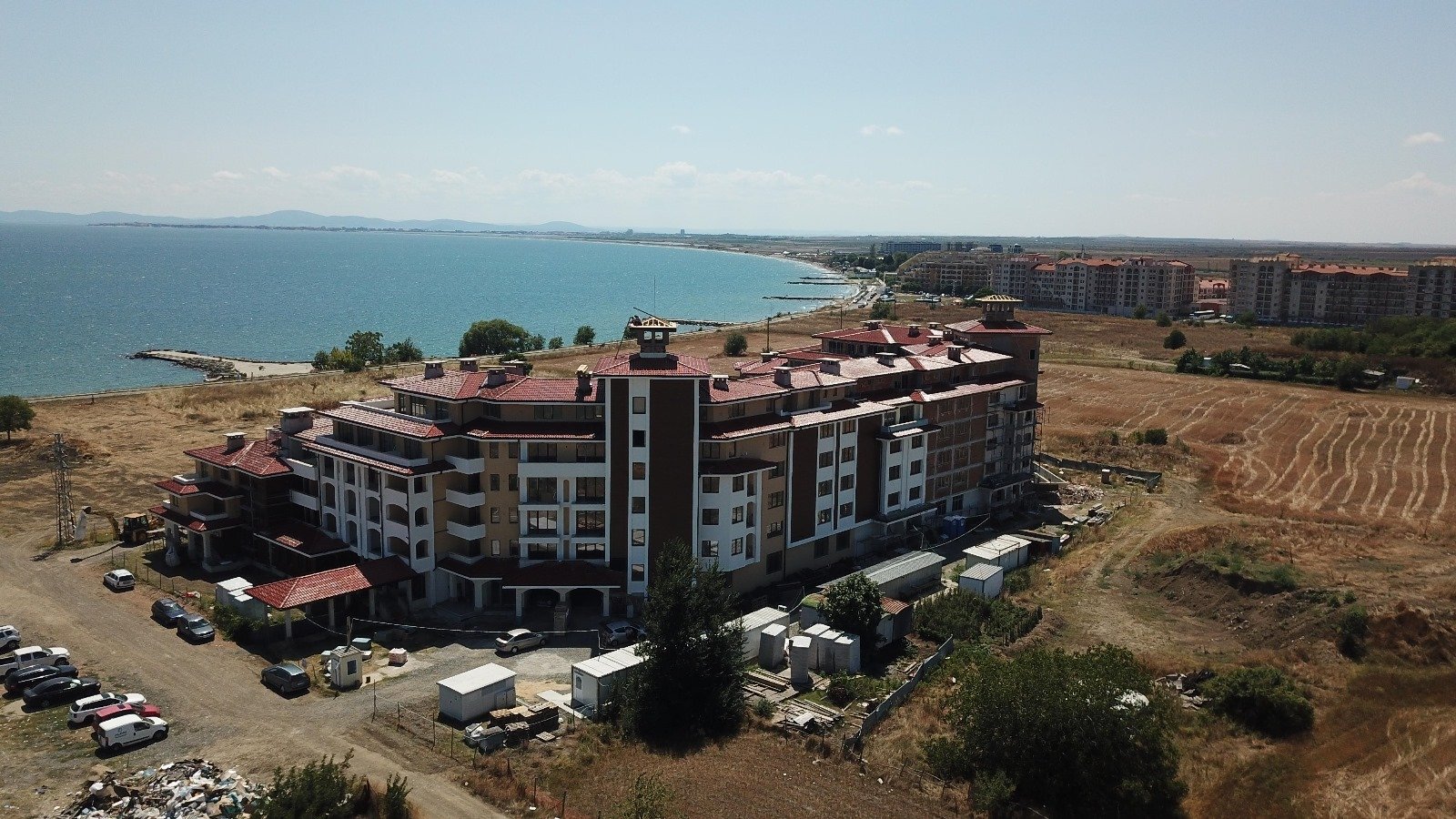 Достъпни студия в етап на завършване в Ахелой, България.