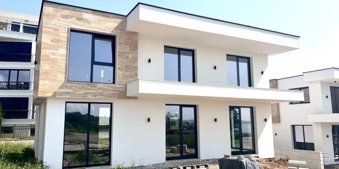 Луксозен дом на морето в бутик комплекс Sunny Island Residence