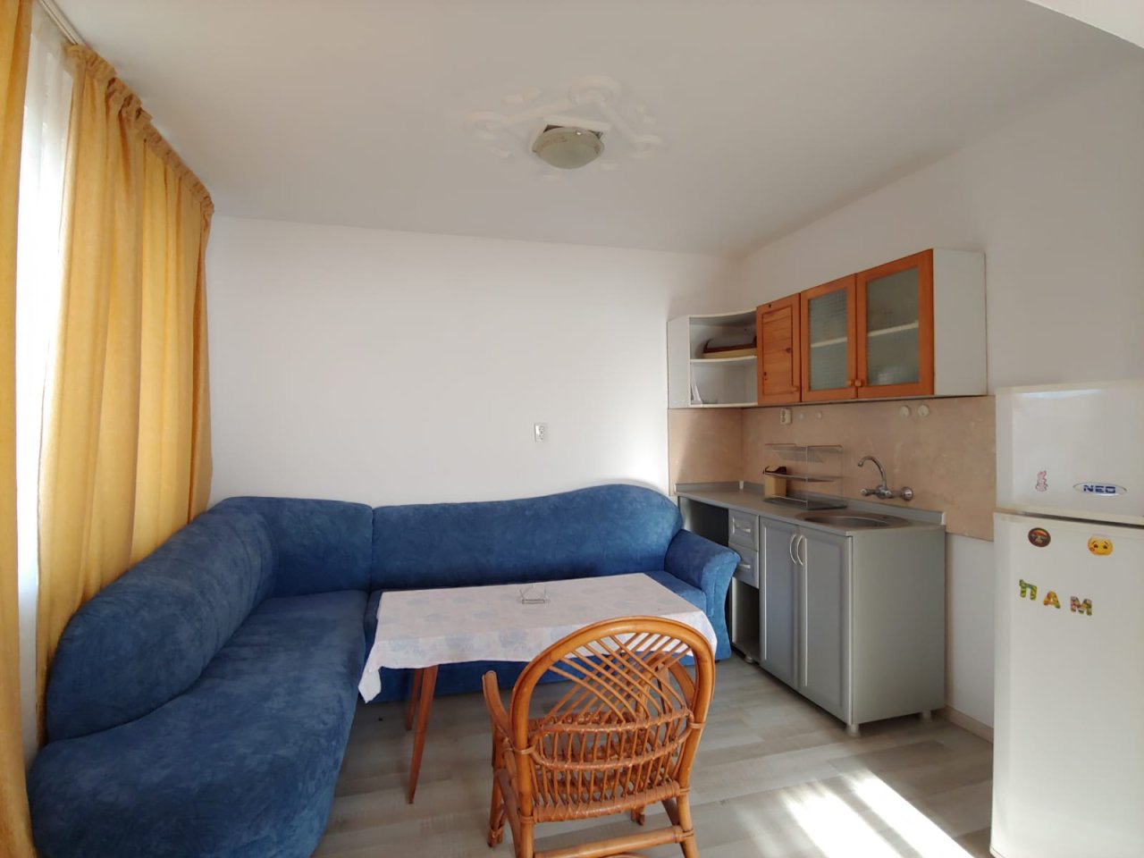 Голяма двуетажна къща в центъра на Кошарица, Слънчев бряг близо до морето