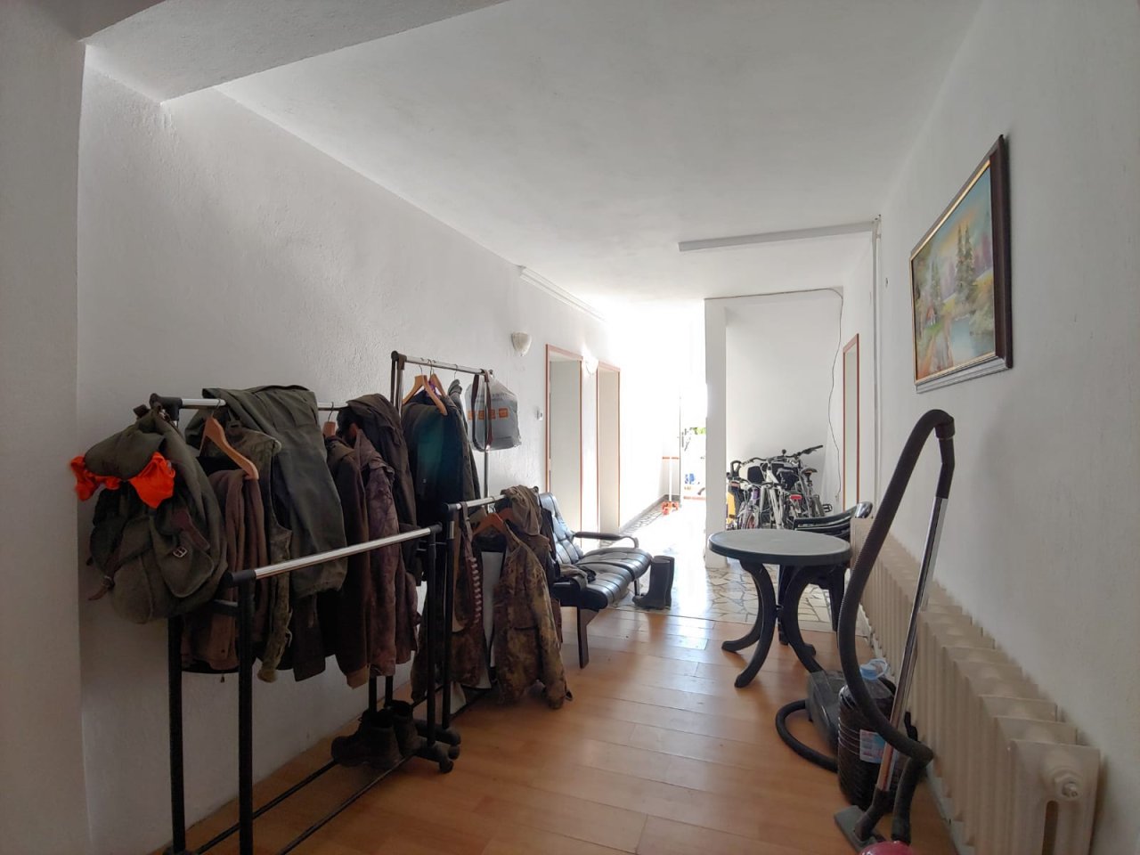 Голяма двуетажна къща в центъра на Кошарица, Слънчев бряг близо до морето