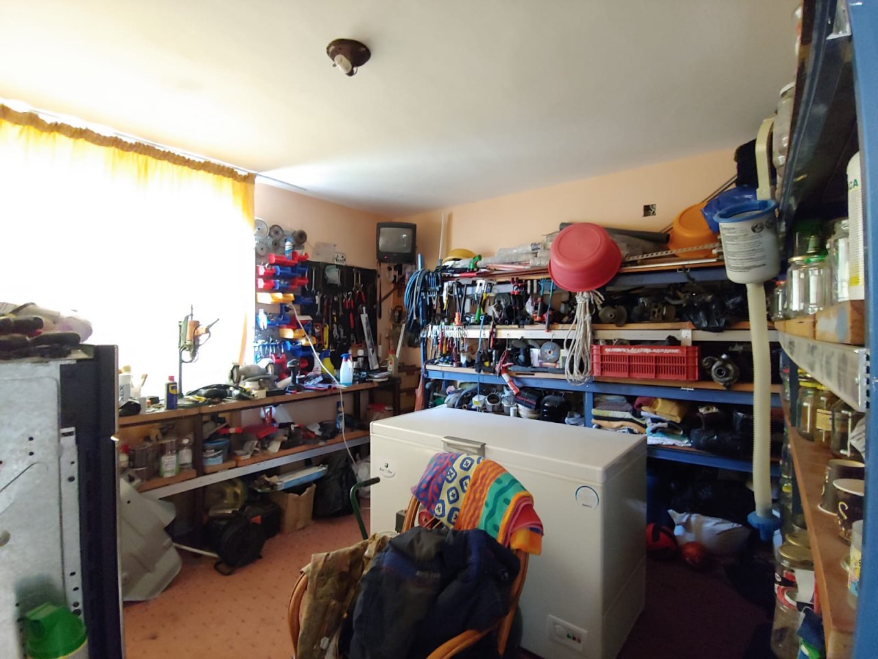 Голяма двуетажна къща в центъра на Кошарица, Слънчев бряг близо до морето