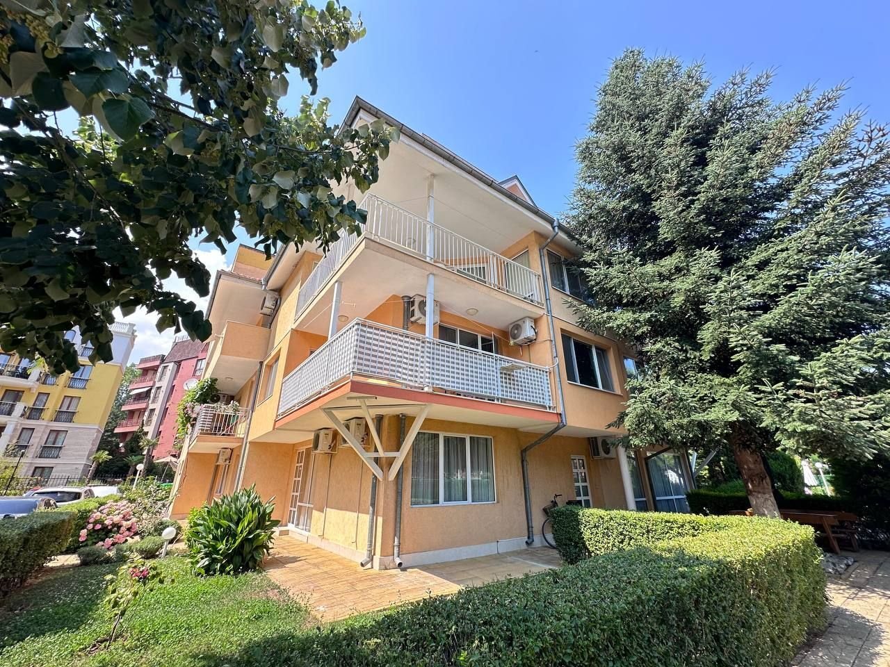 Тристаен апартамент в комплекс