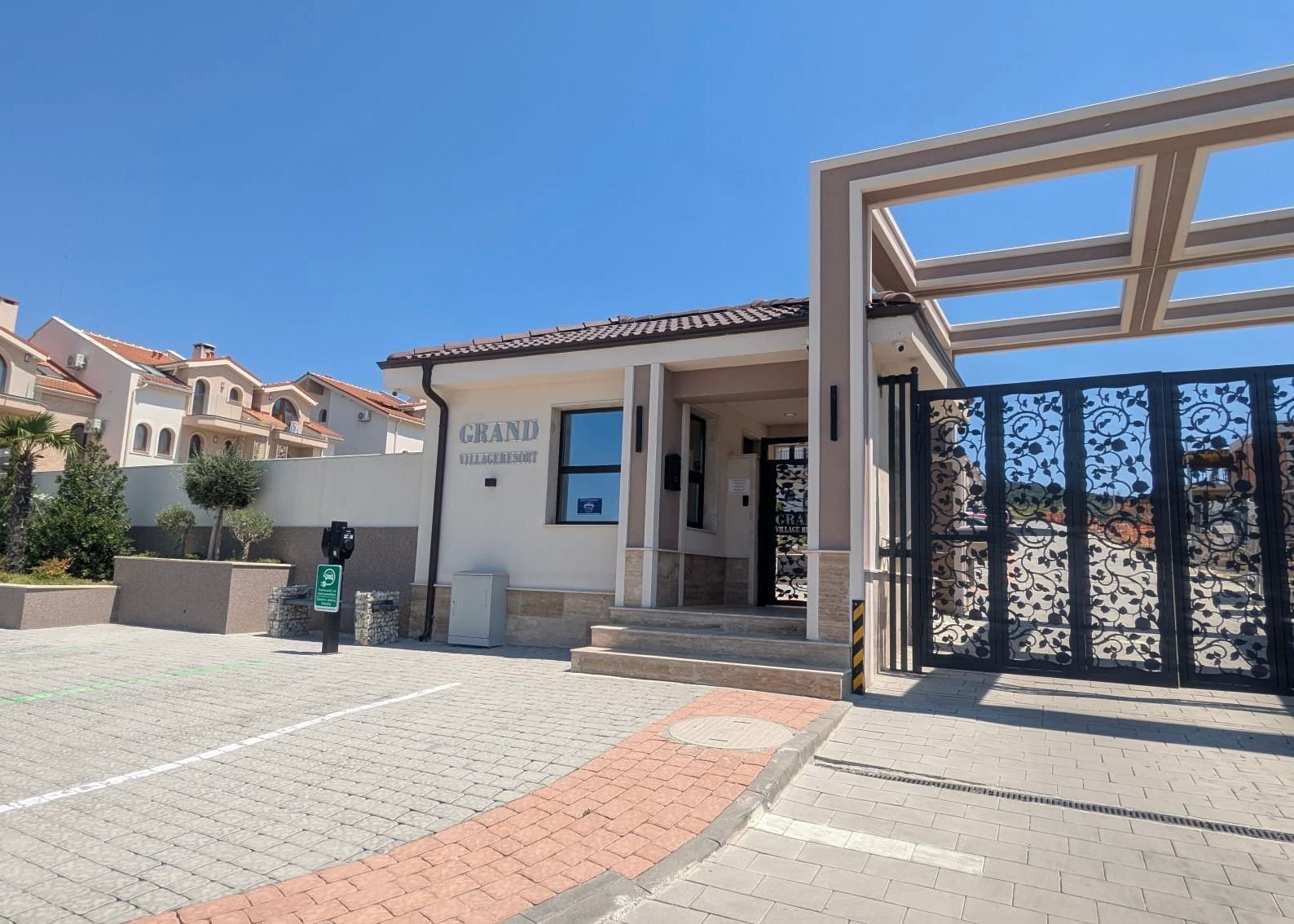 Двустаен апартамент в комплекс Гранд Вилидж в Косариче