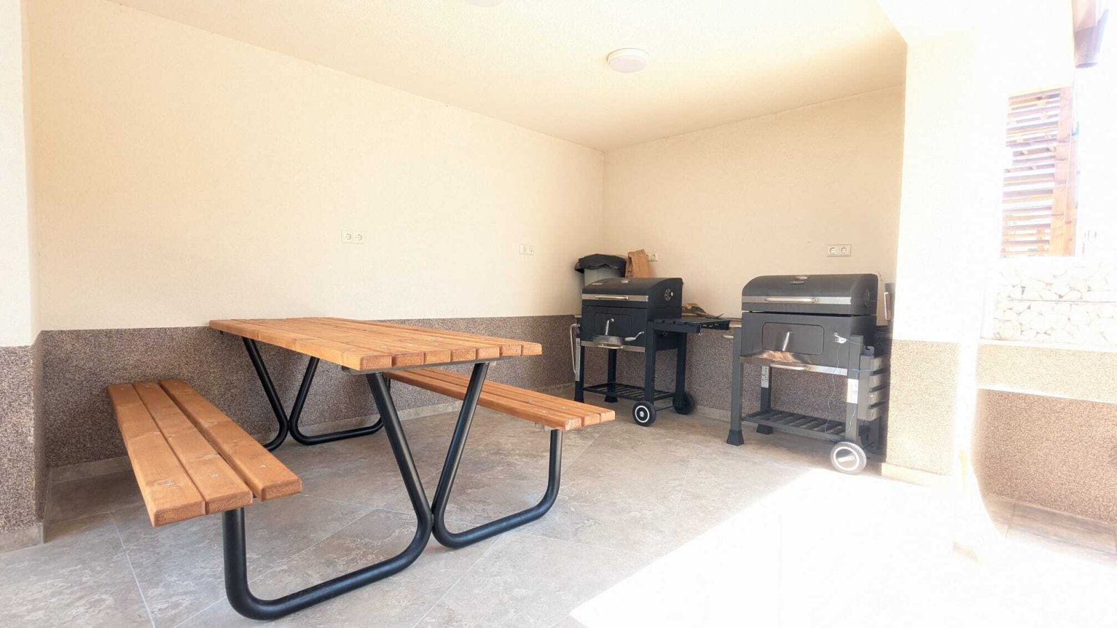 Двустаен апартамент в комплекс Гранд Вилидж в Косариче