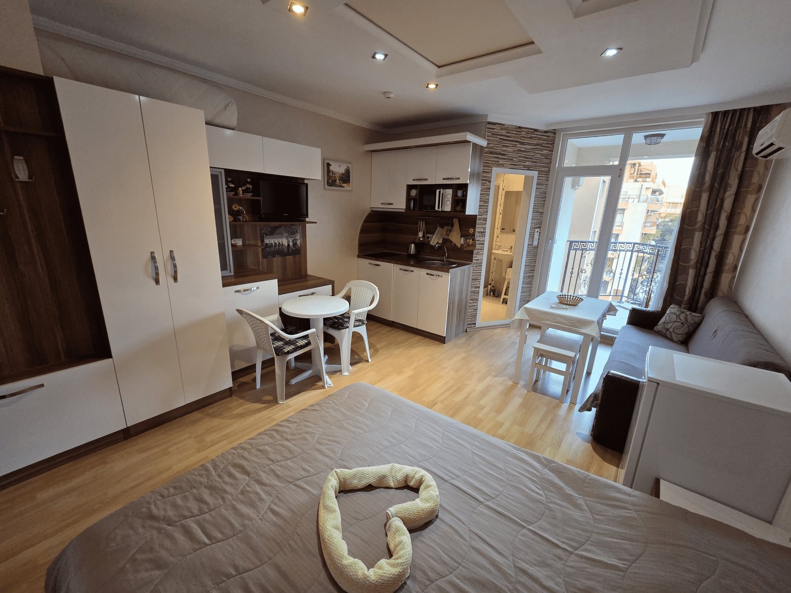 Студио Бахами, изглед към басейна – 34 м², 4-ти етаж, Слънчев бряг