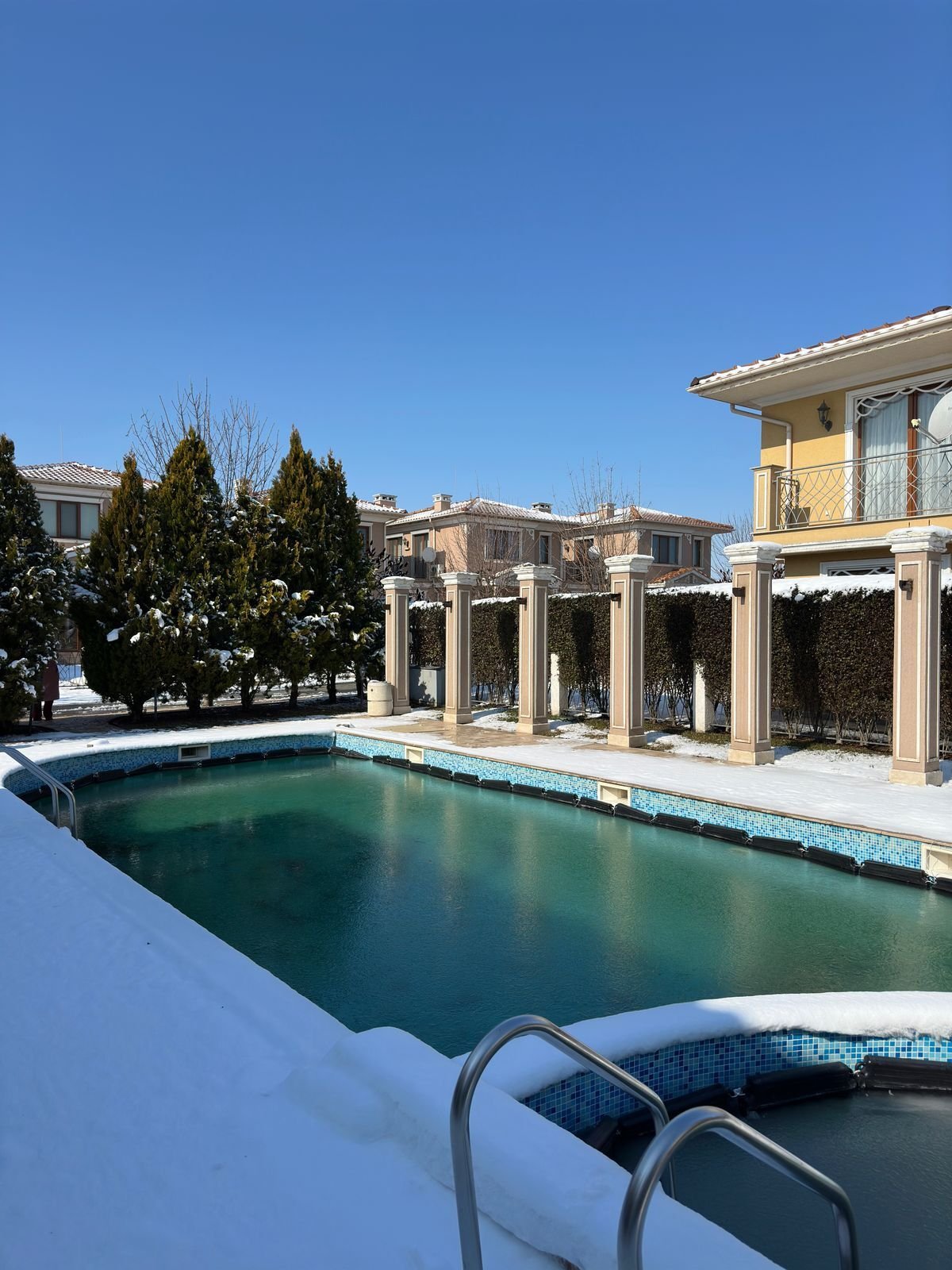 Къща с три спални в Victoria Residences