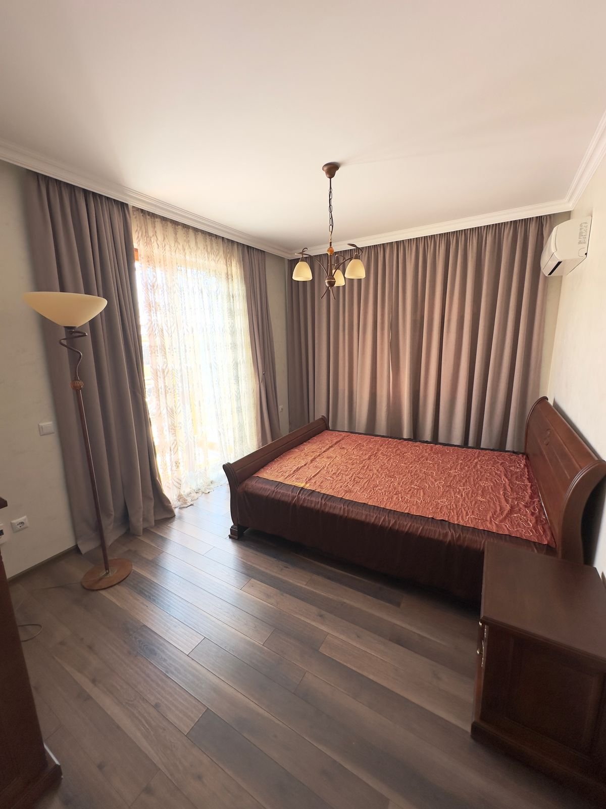 Къща с три спални в Victoria Residences