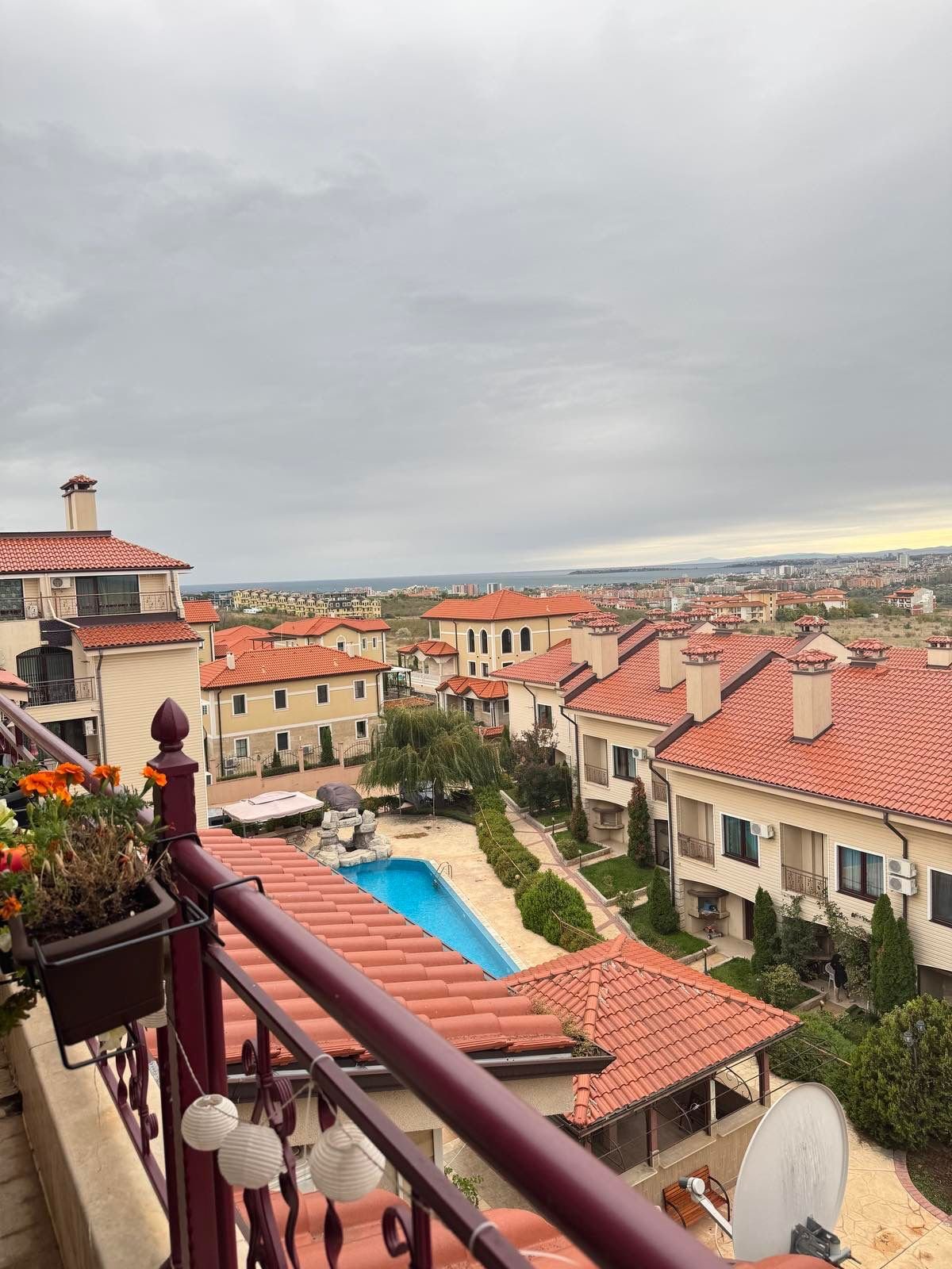 Тристаен апартамент в комплекса „Свети Никола“ в Косарица