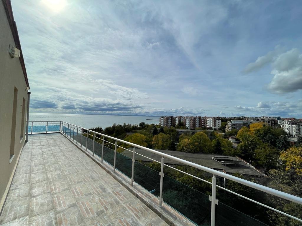 Двустаен апартамент в комплекс „Oasis“ в Равда с гледка към морето