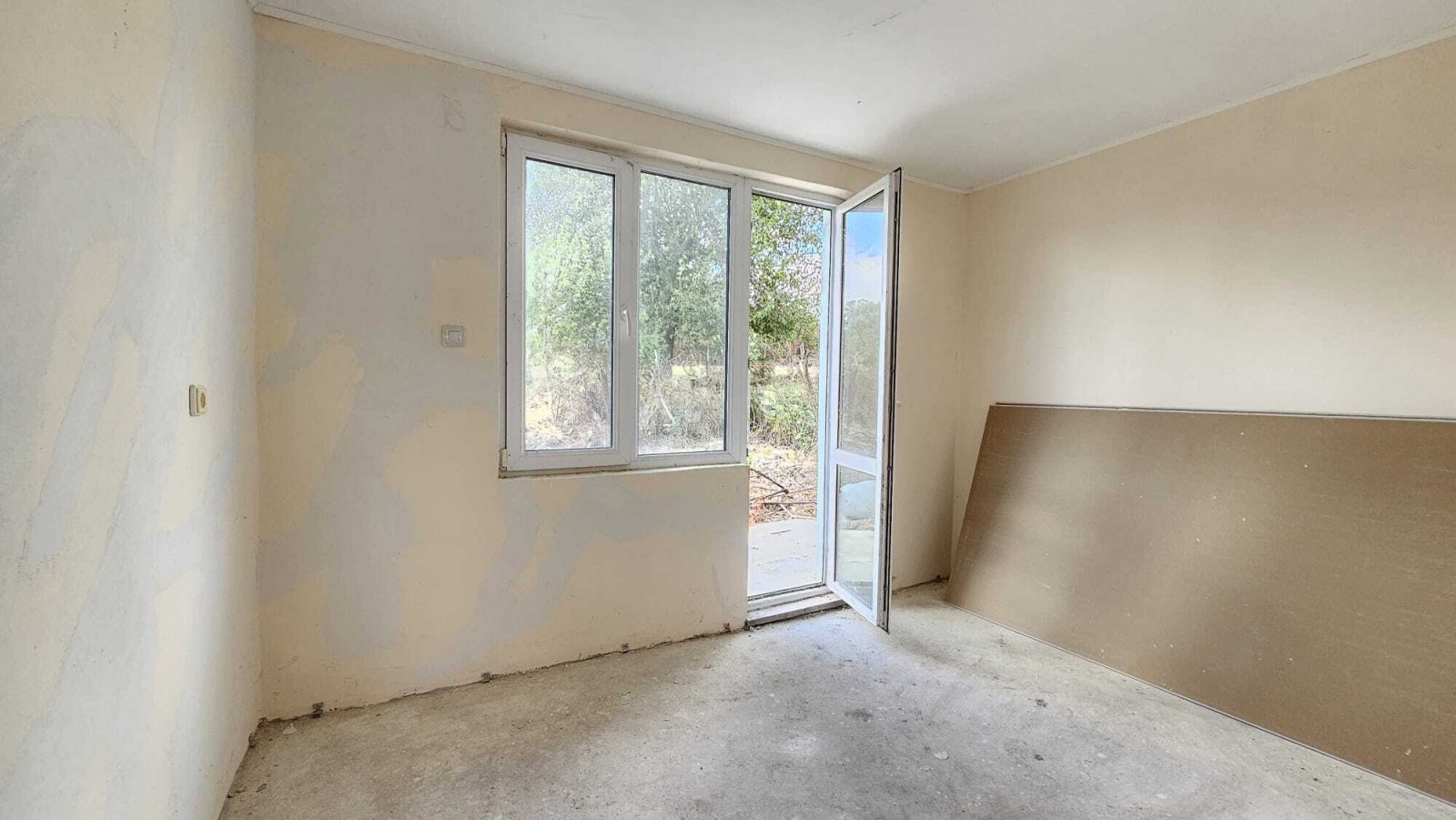 Бунгало в нужда от ремонт в село Дюльово, България