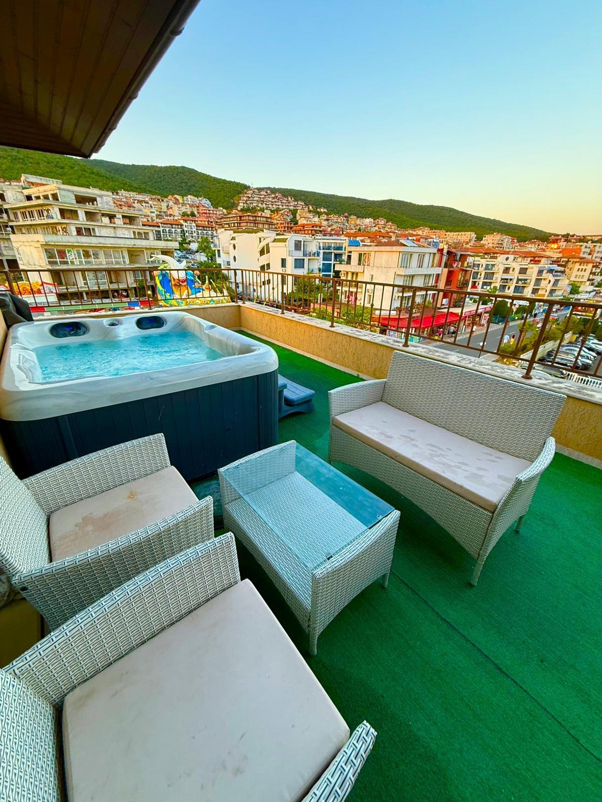 Пентхаус 1+1 в Porto Paradiso-комплекс в Свети Влас, България