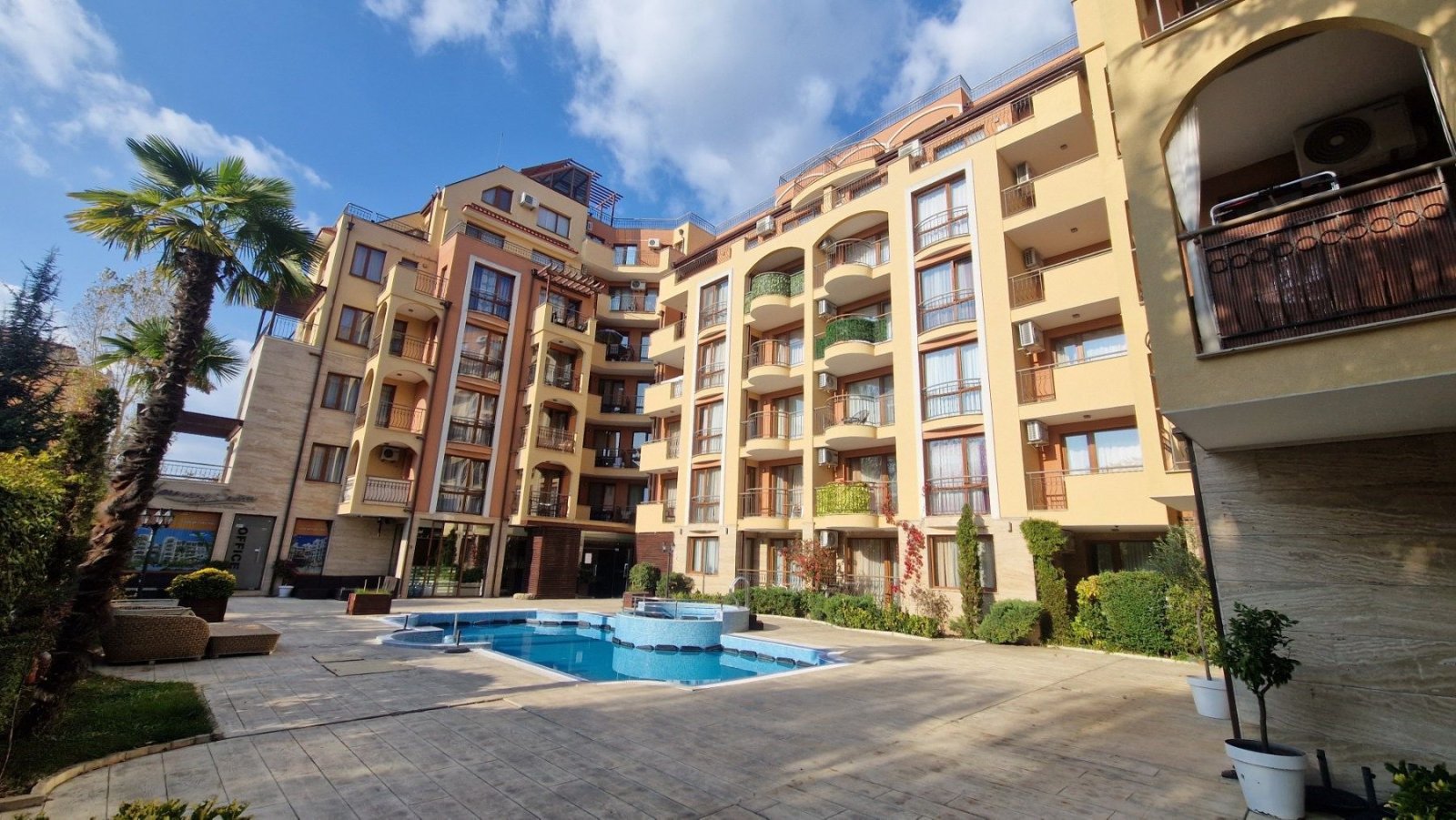 Двустаен апартамент в Harmony Suites 1, Слънчев бряг, България