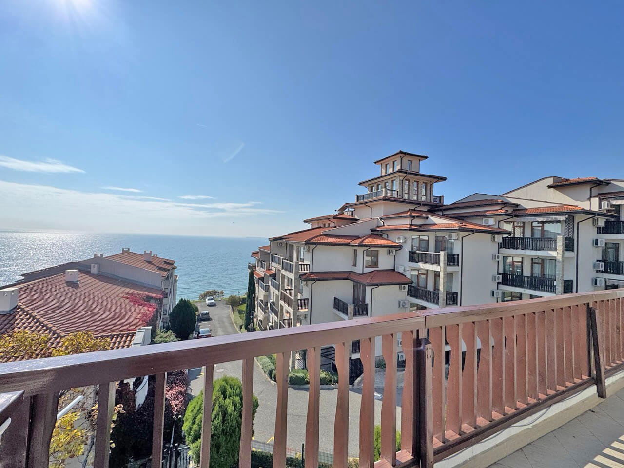 Тристаен апартамент с гледка към морето в комплекс Sun Coast в Свети Влас, България