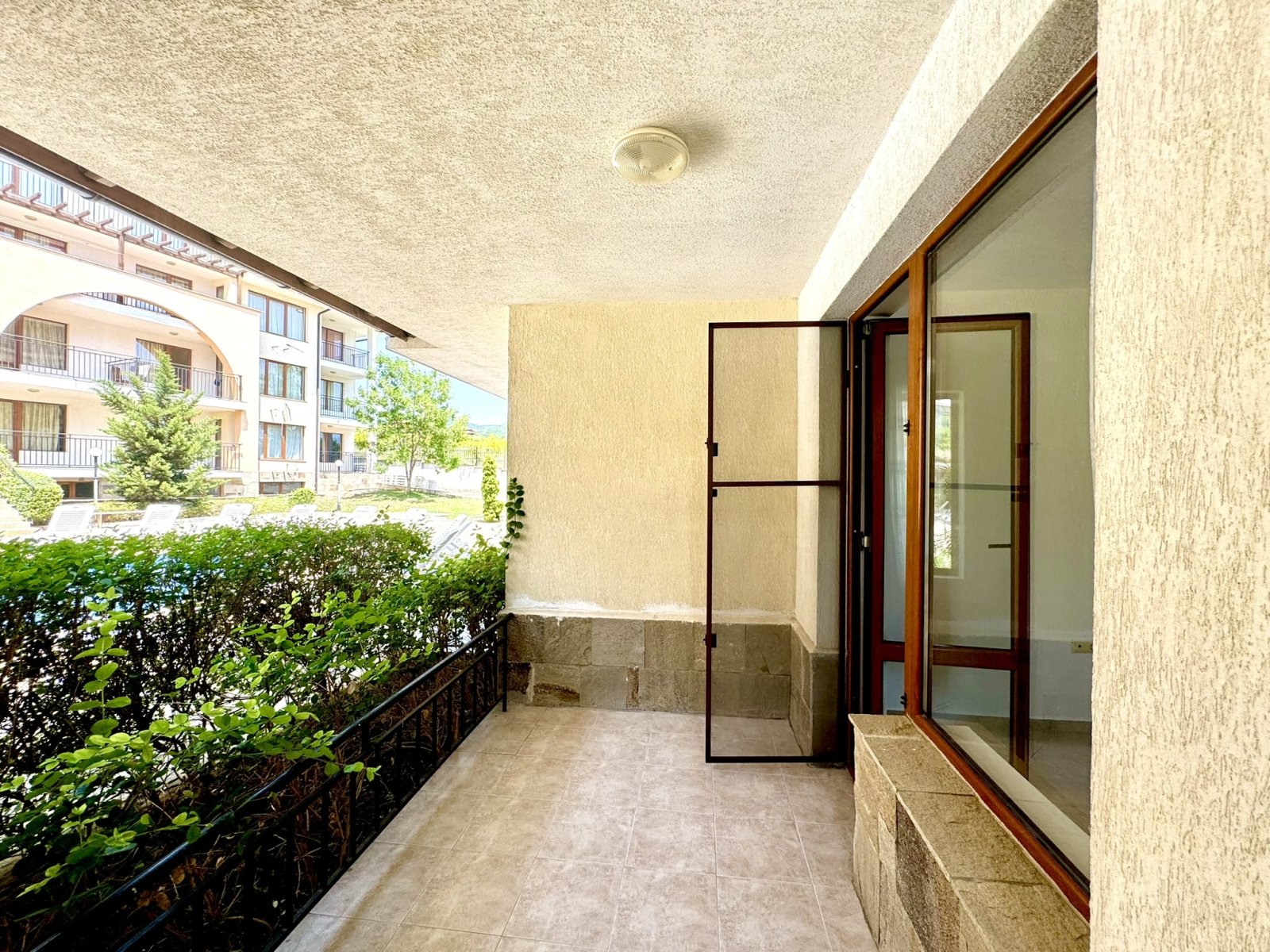 Двустаен апартамент в комплекса Арките, Кошарица, България