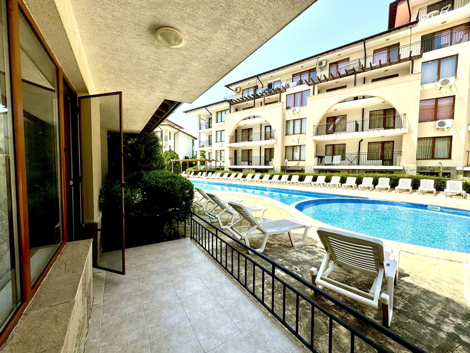 Двустаен апартамент в комплекса Арките, Кошарица, България