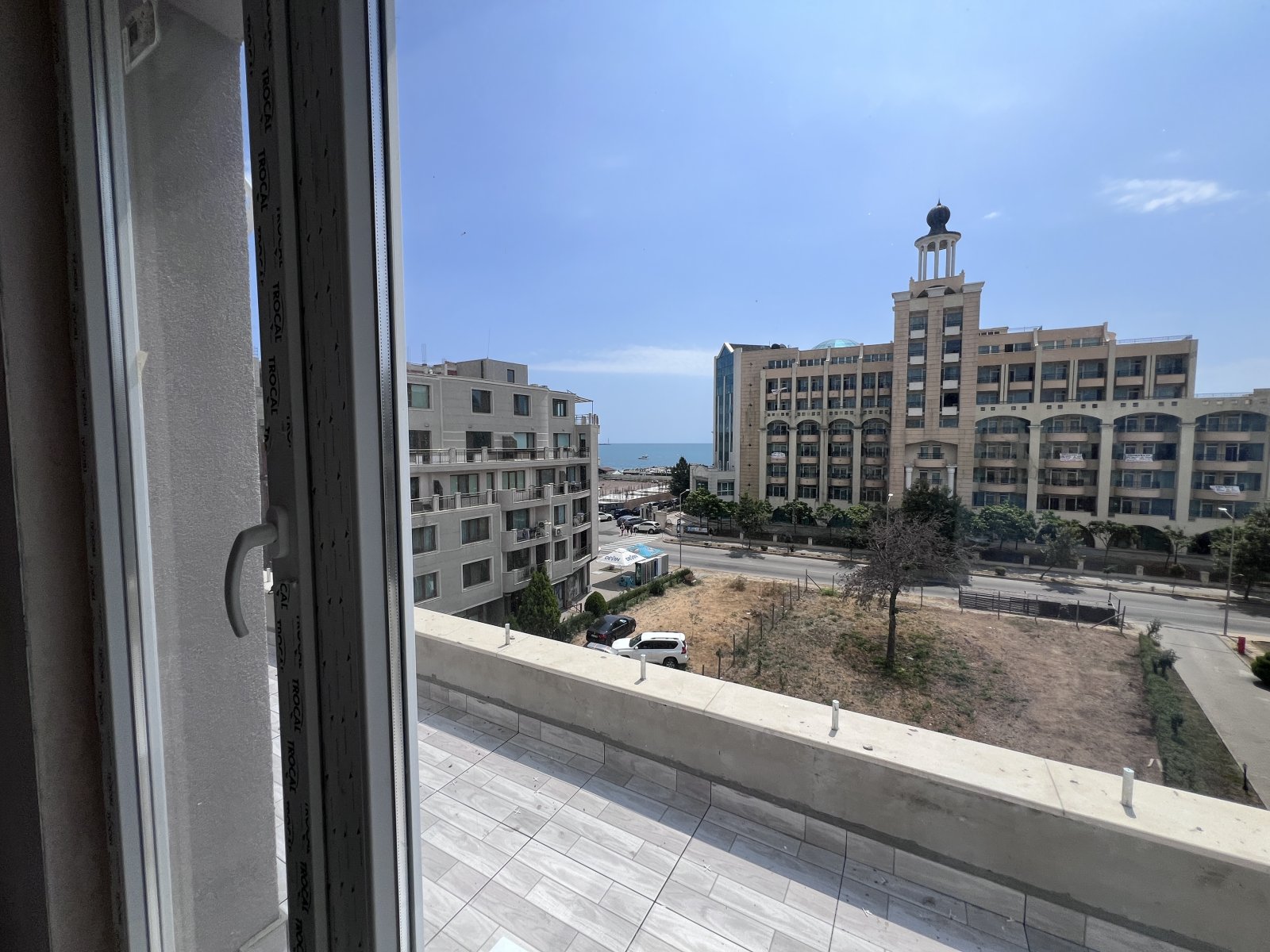 3-стаен апартамент в груб строеж, град Поморие, България