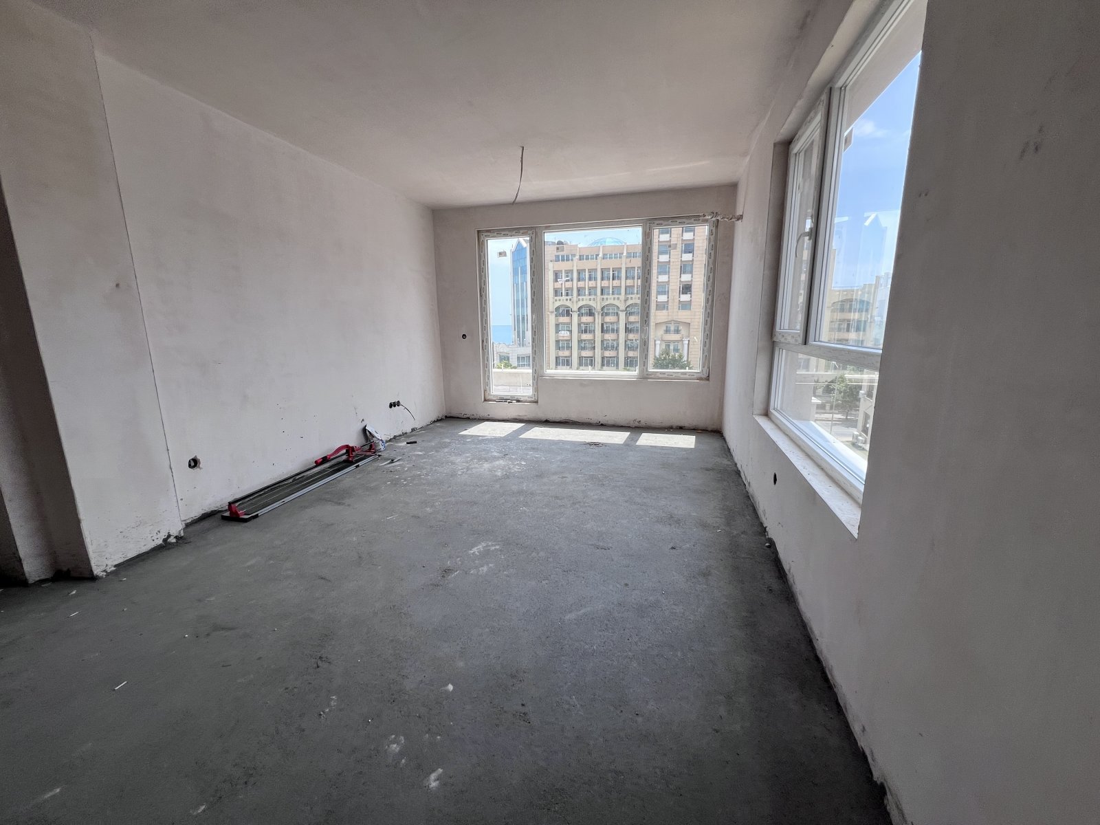 3-стаен апартамент в груб строеж, град Поморие, България