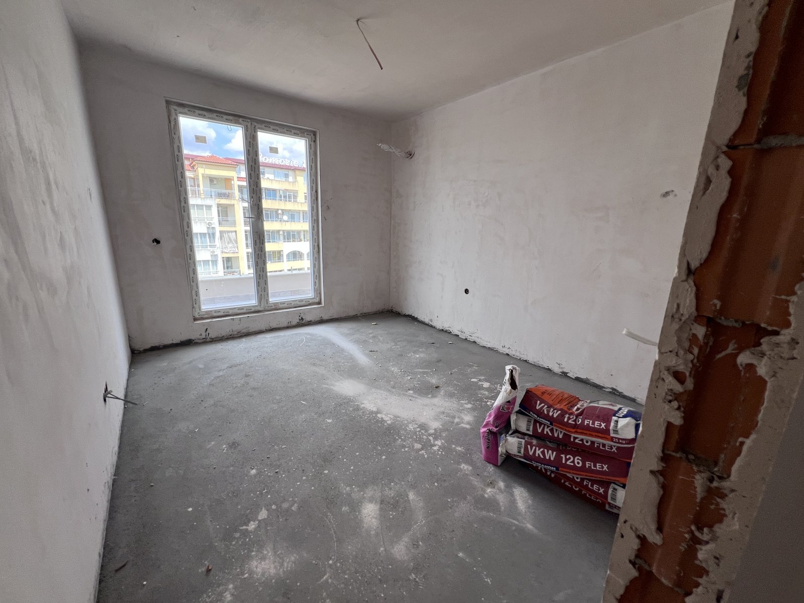 3-стаен апартамент в груб строеж, град Поморие, България