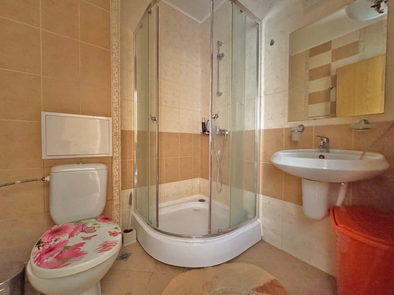 Тристаен апартамент в жилищен комплекс 