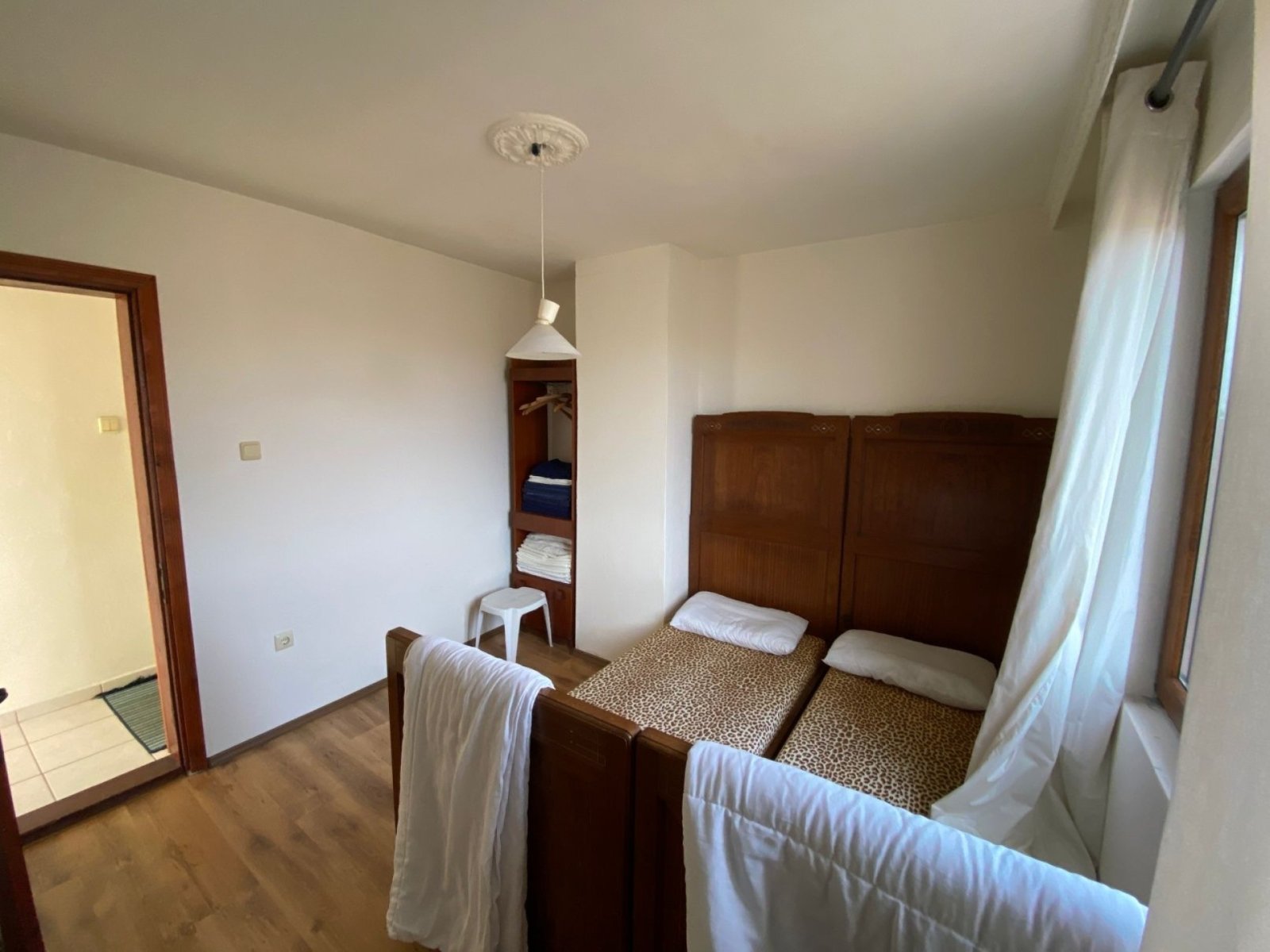 Къща с 4 стаи, 1000 м², Честименско, България