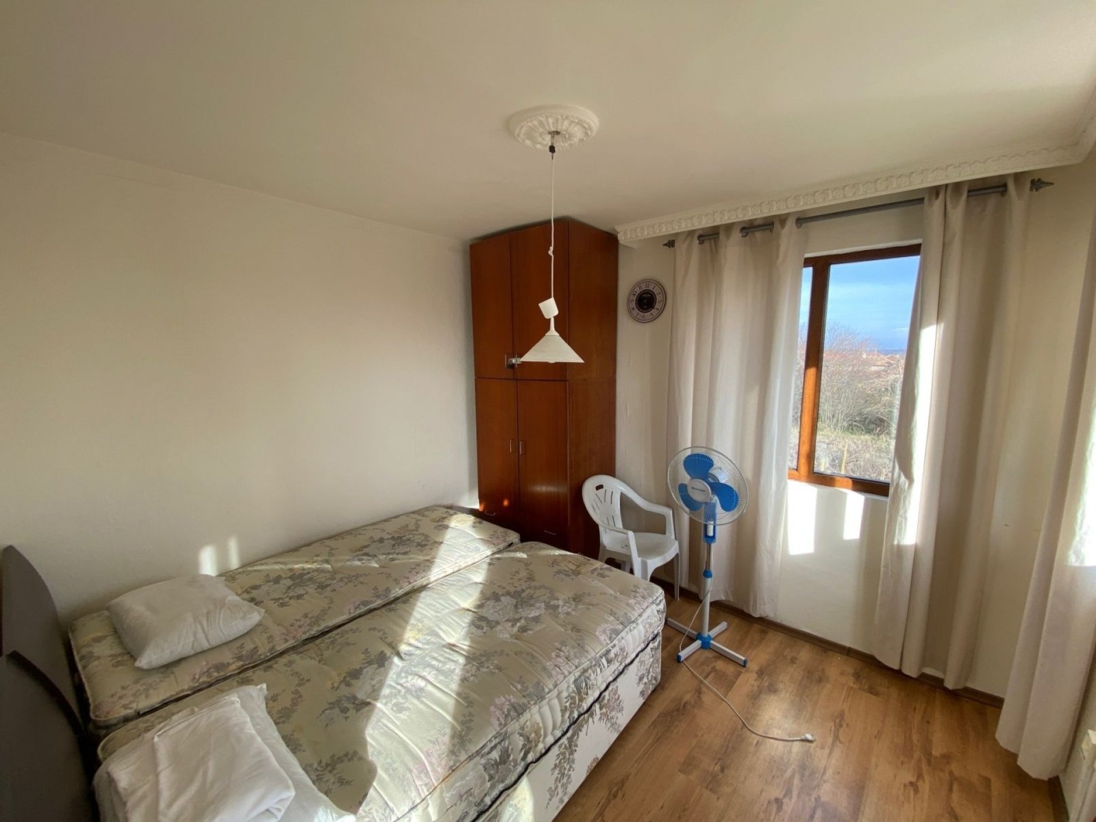 Къща с 4 стаи, 1000 м², Честименско, България