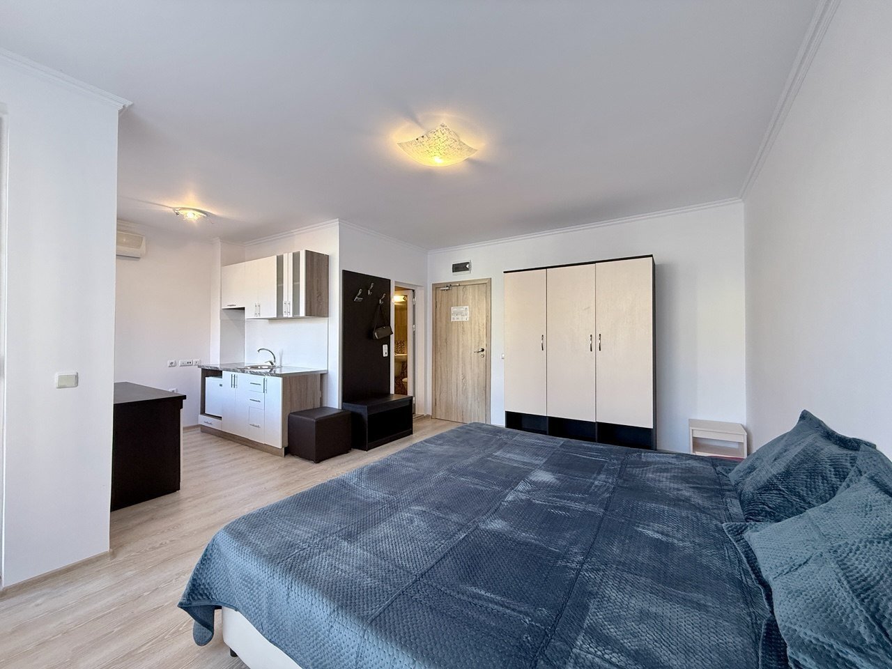 Студио апартамент в комплекс Macon Residence с изглед към планината, Свети Влас, България