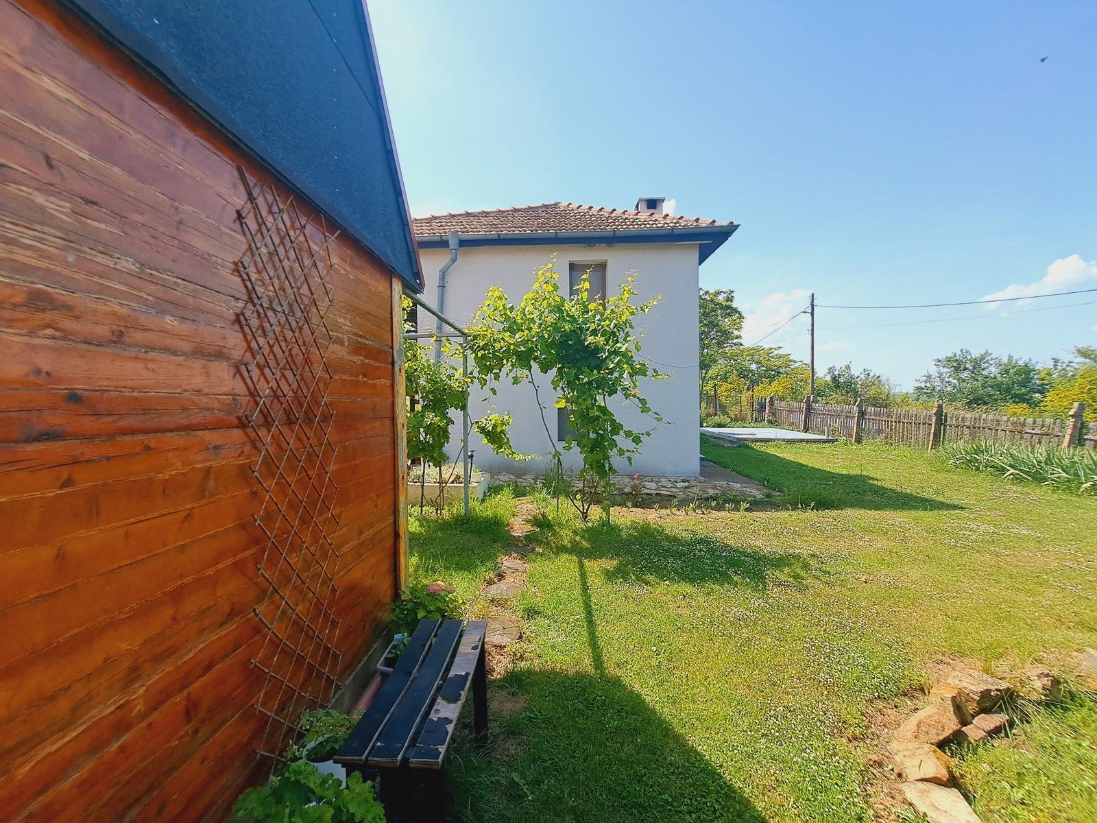 Къща с три стаи в Средец, Зорница, България