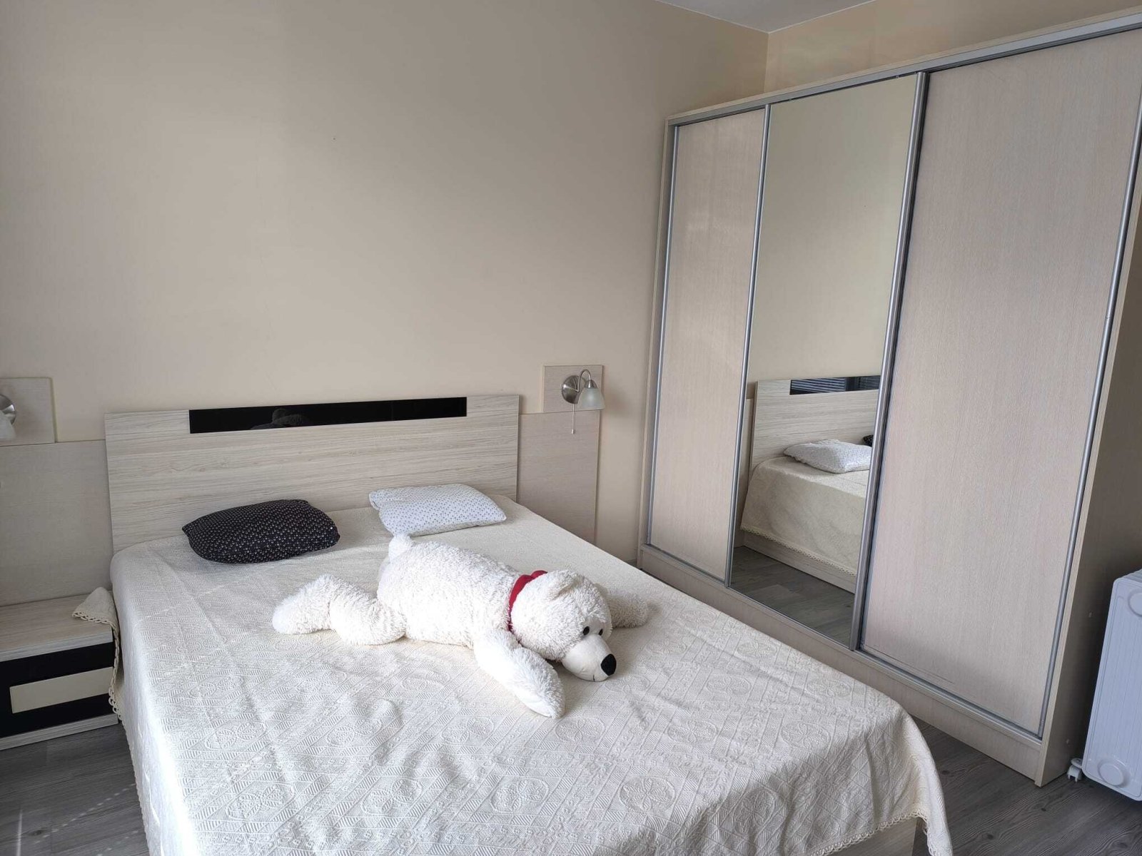 Тристаен апартамент с изглед към басейна в жилищен комплекс Лайфстайл 1, Свети Влас, България