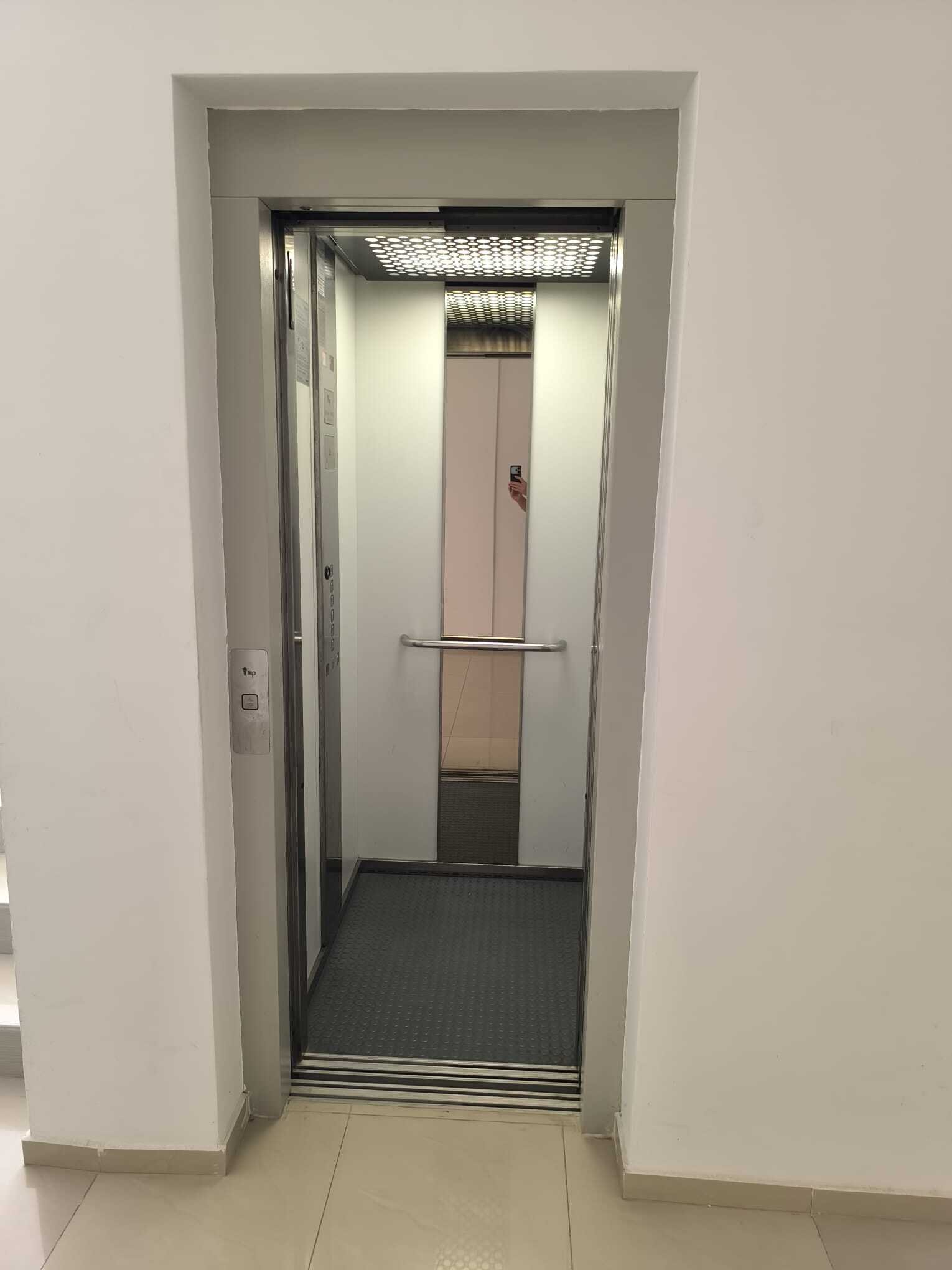 Тристаен апартамент с изглед към басейна в жилищен комплекс Лайфстайл 1, Свети Влас, България