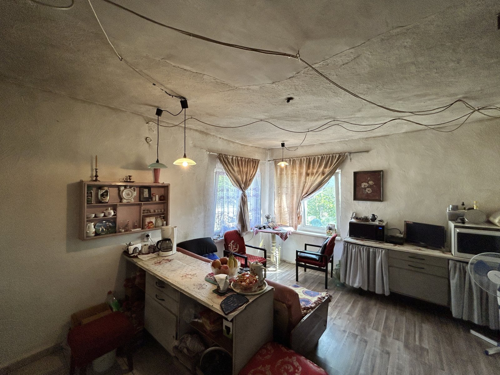 Къща с голям двор в района на Изворово, Добрич, България