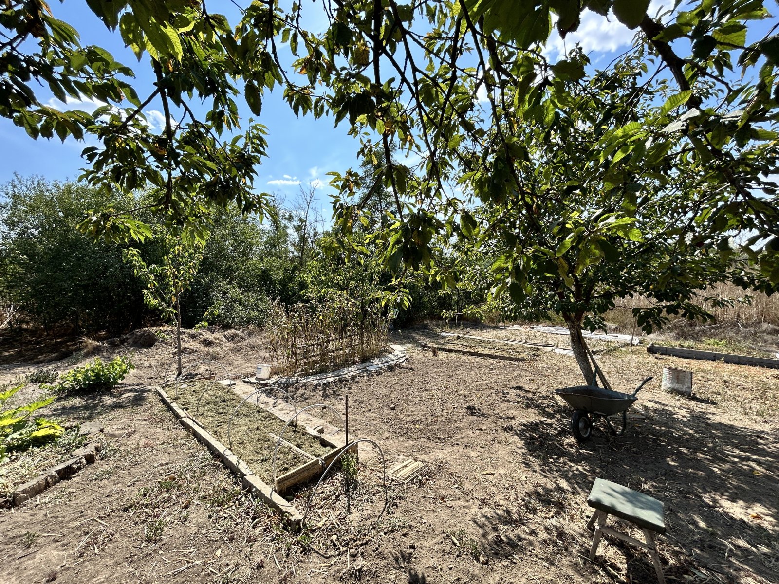 Къща с голям двор в района на Изворово, Добрич, България